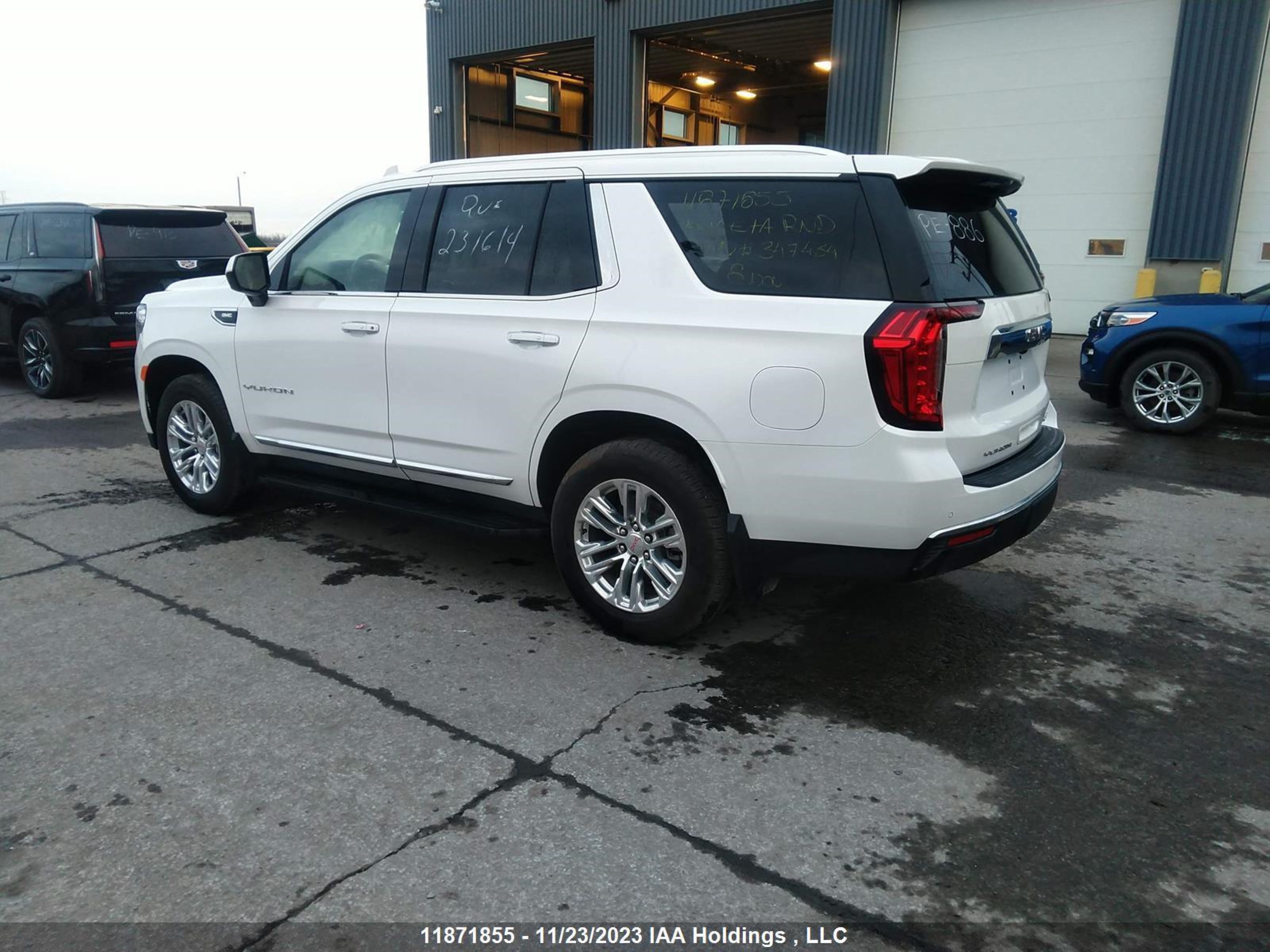 Photo 2 VIN: 1GKS2BKD0PR347434 - GMC YUKON 