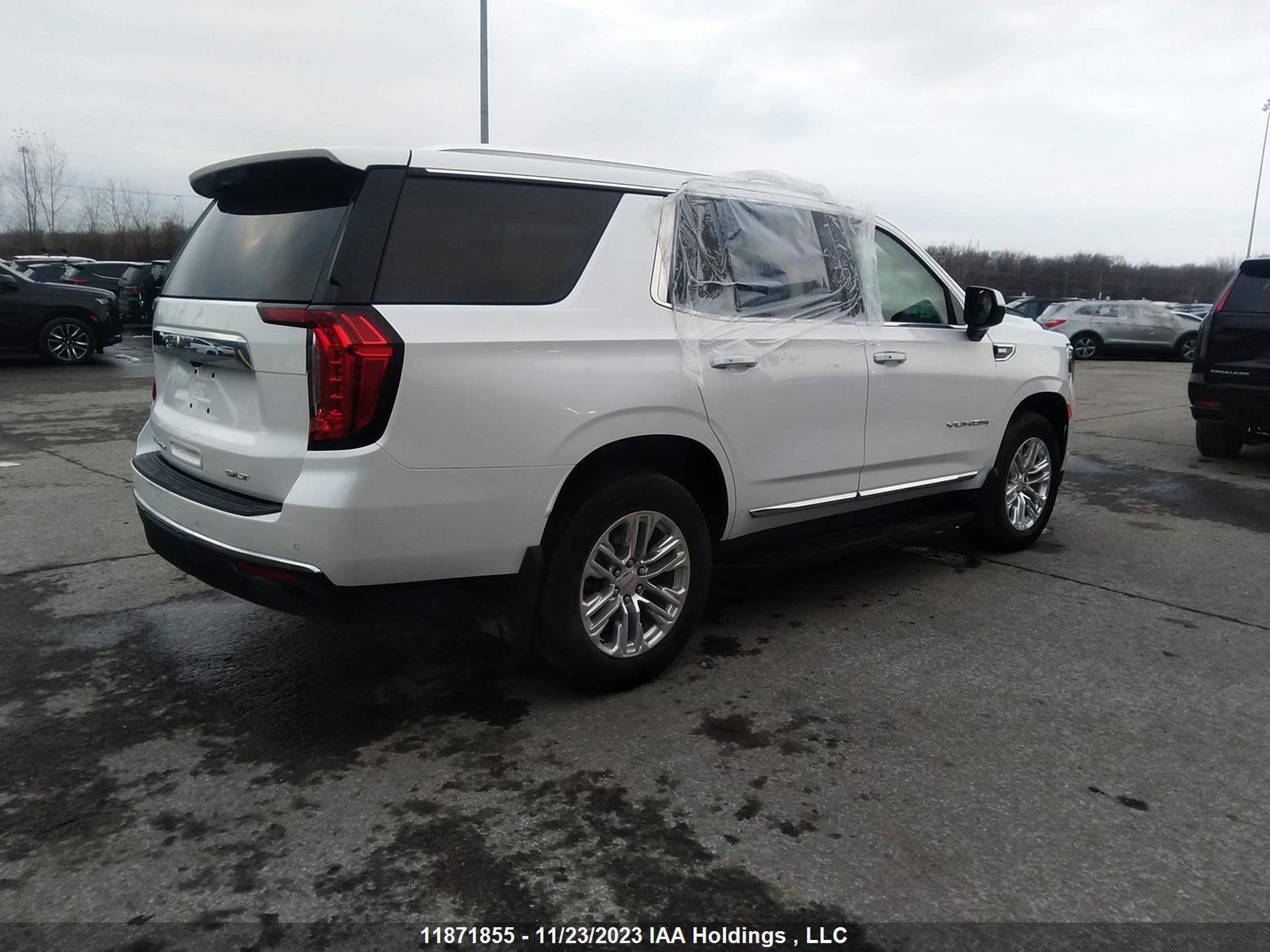 Photo 3 VIN: 1GKS2BKD0PR347434 - GMC YUKON 