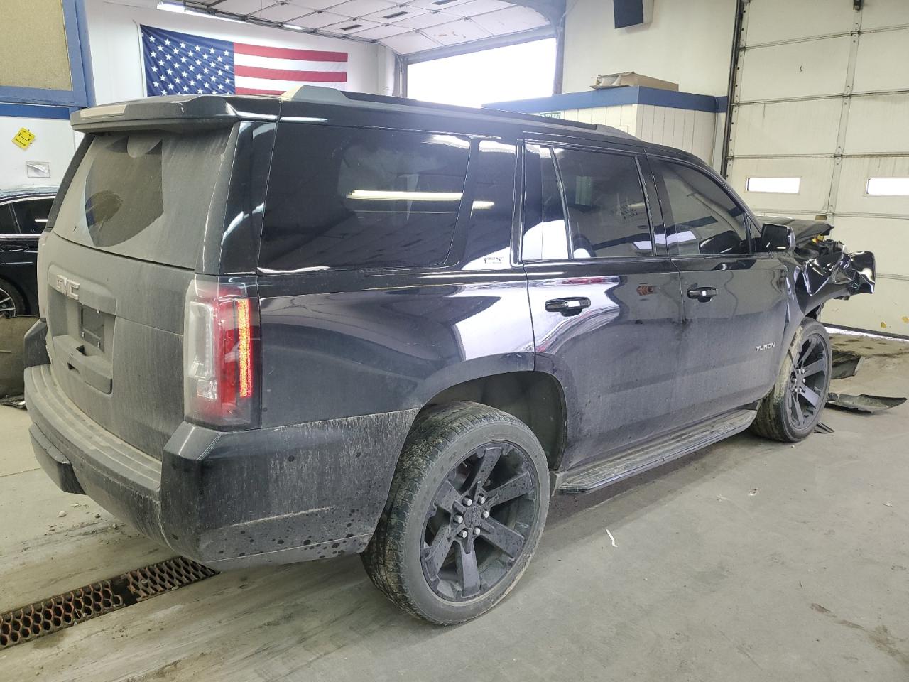 Photo 2 VIN: 1GKS2BKJ2KR141840 - GMC YUKON 