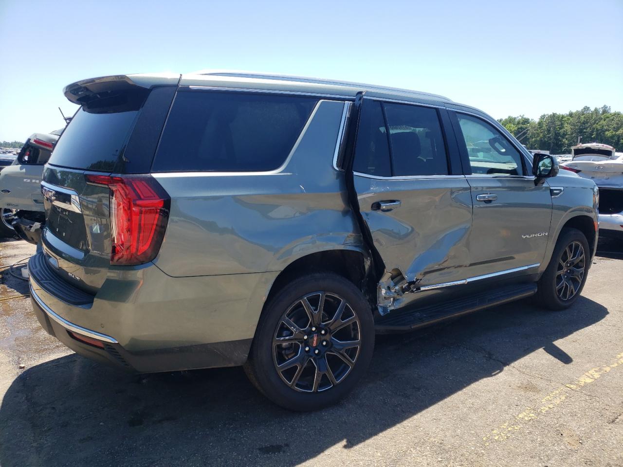 Photo 2 VIN: 1GKS2BKT1RR124524 - GMC YUKON 