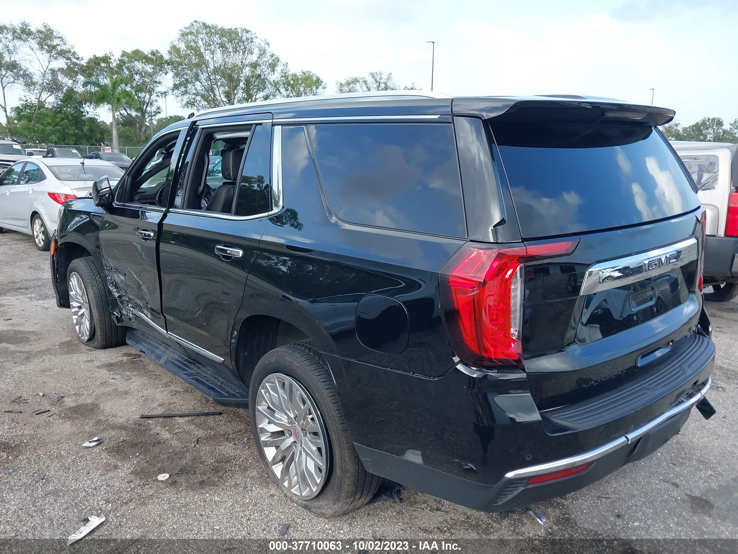 Photo 2 VIN: 1GKS2BKT6NR312188 - GMC YUKON 