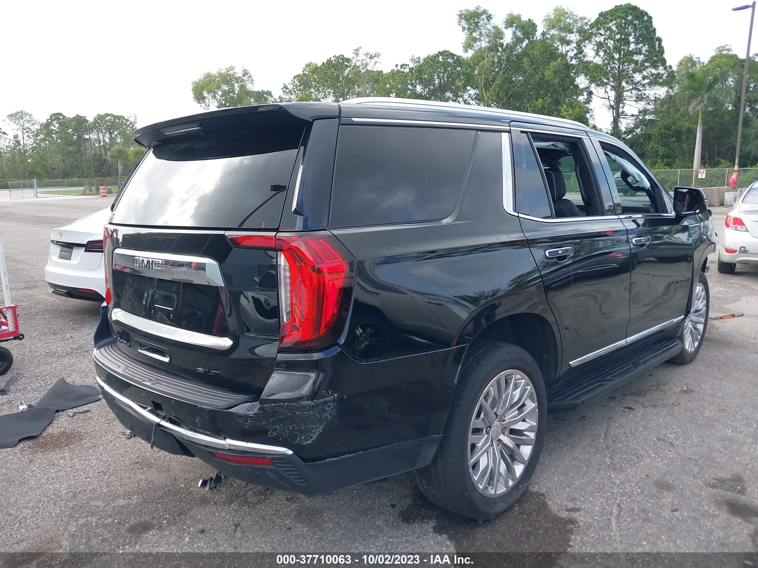 Photo 3 VIN: 1GKS2BKT6NR312188 - GMC YUKON 