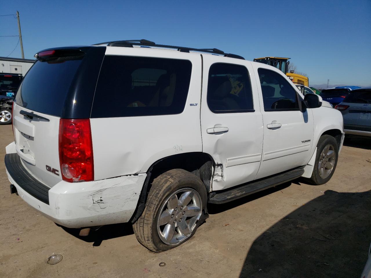 Photo 2 VIN: 1GKS2CE01DR306482 - GMC YUKON 