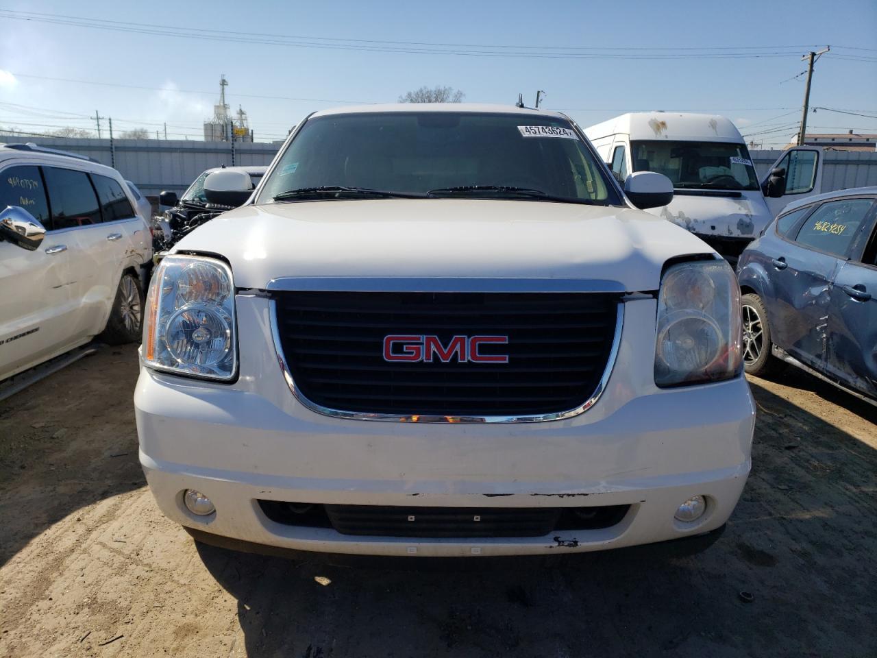 Photo 4 VIN: 1GKS2CE01DR306482 - GMC YUKON 