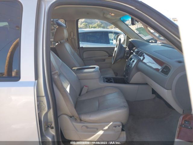 Photo 4 VIN: 1GKS2CE03BR315097 - GMC YUKON 