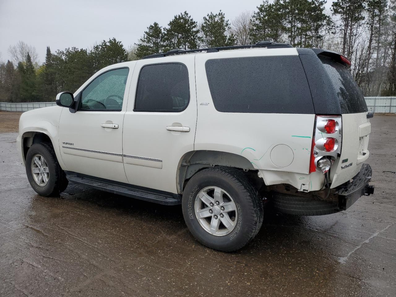 Photo 1 VIN: 1GKS2CE06BR109479 - GMC YUKON 