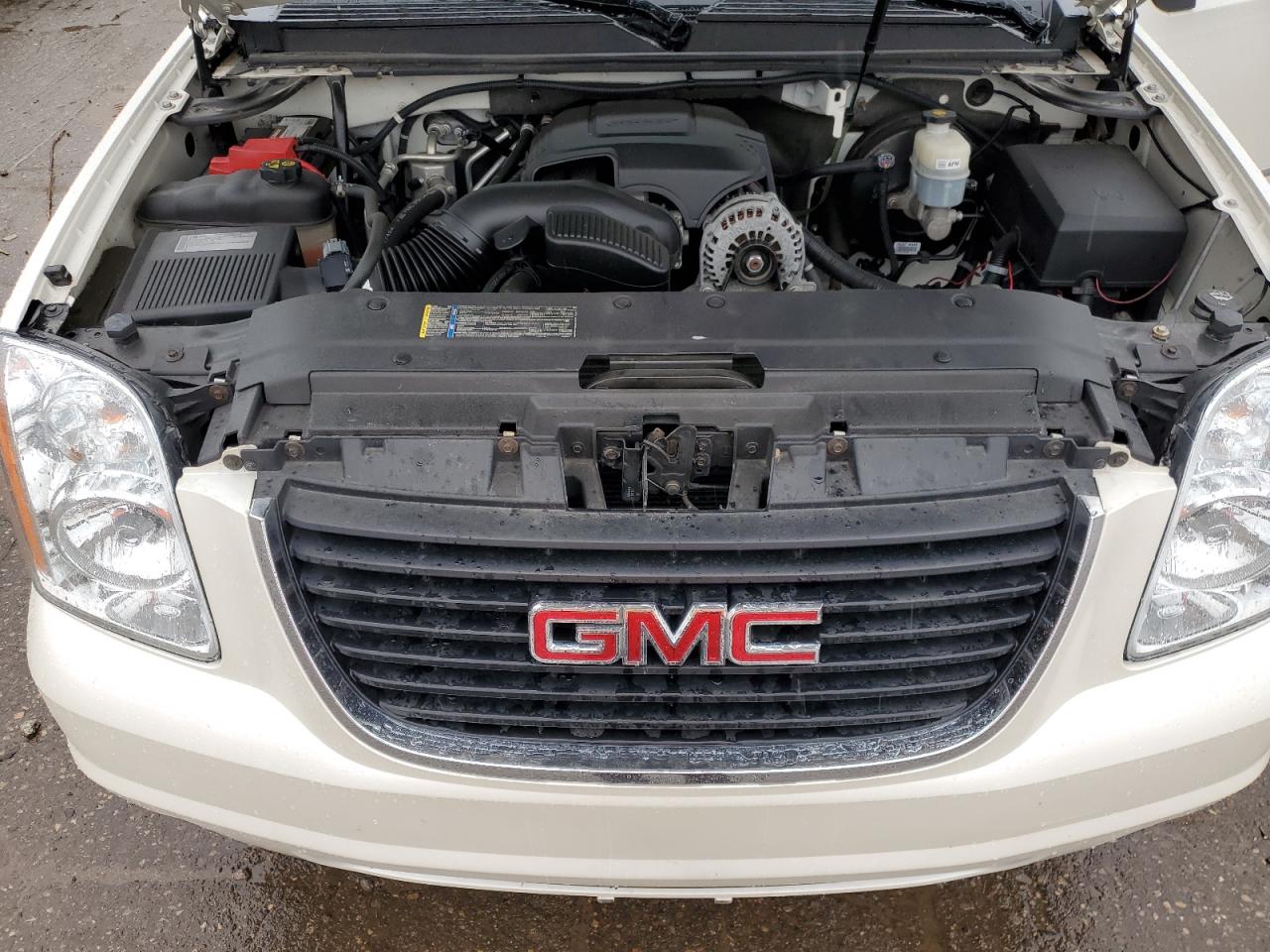 Photo 11 VIN: 1GKS2CE06BR109479 - GMC YUKON 