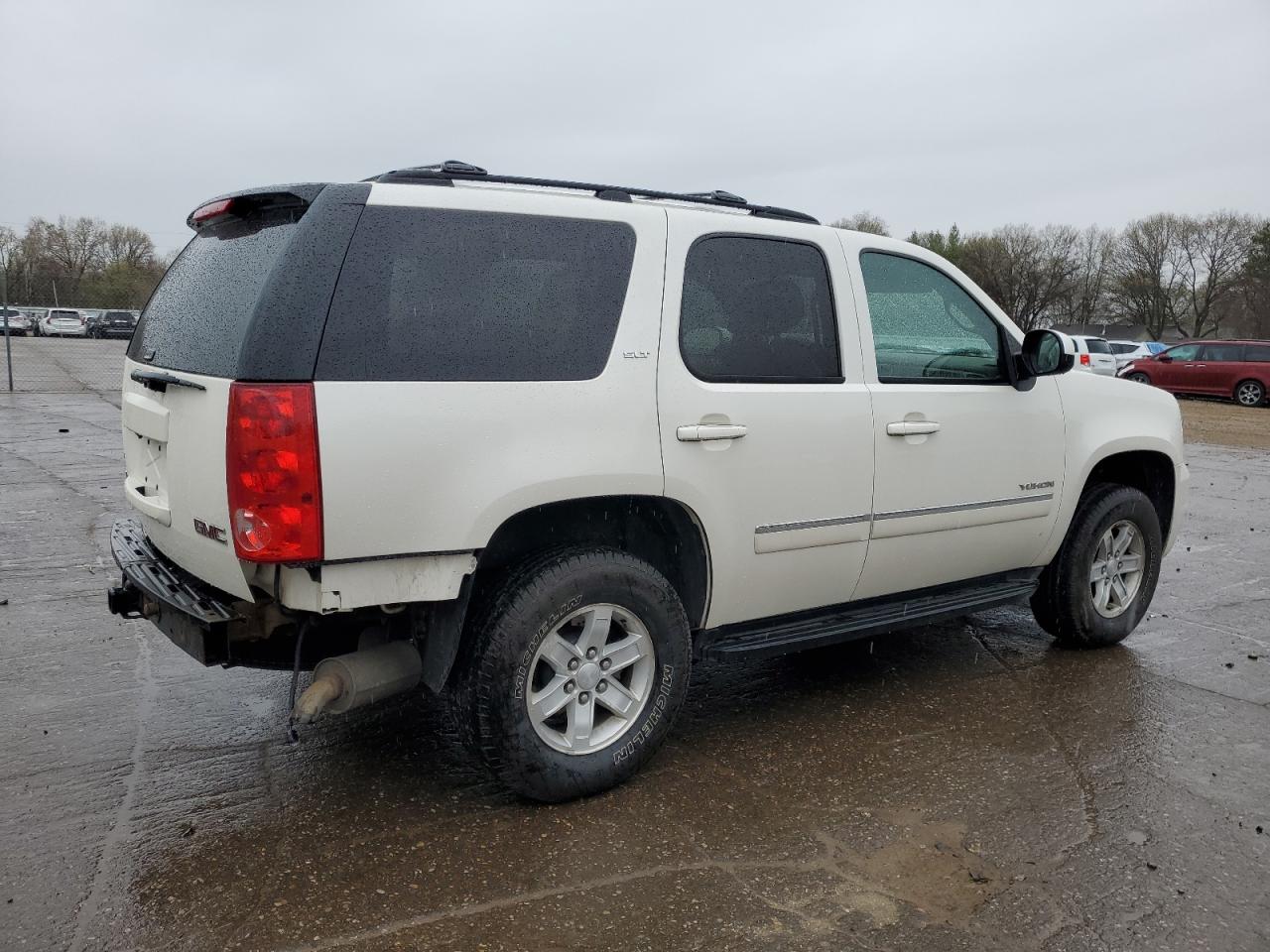 Photo 2 VIN: 1GKS2CE06BR109479 - GMC YUKON 