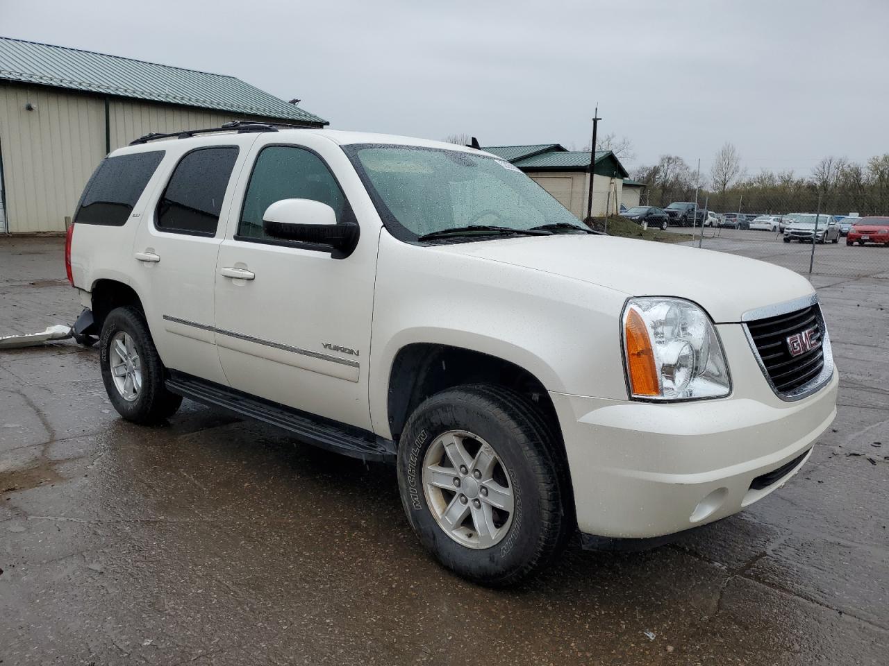 Photo 3 VIN: 1GKS2CE06BR109479 - GMC YUKON 