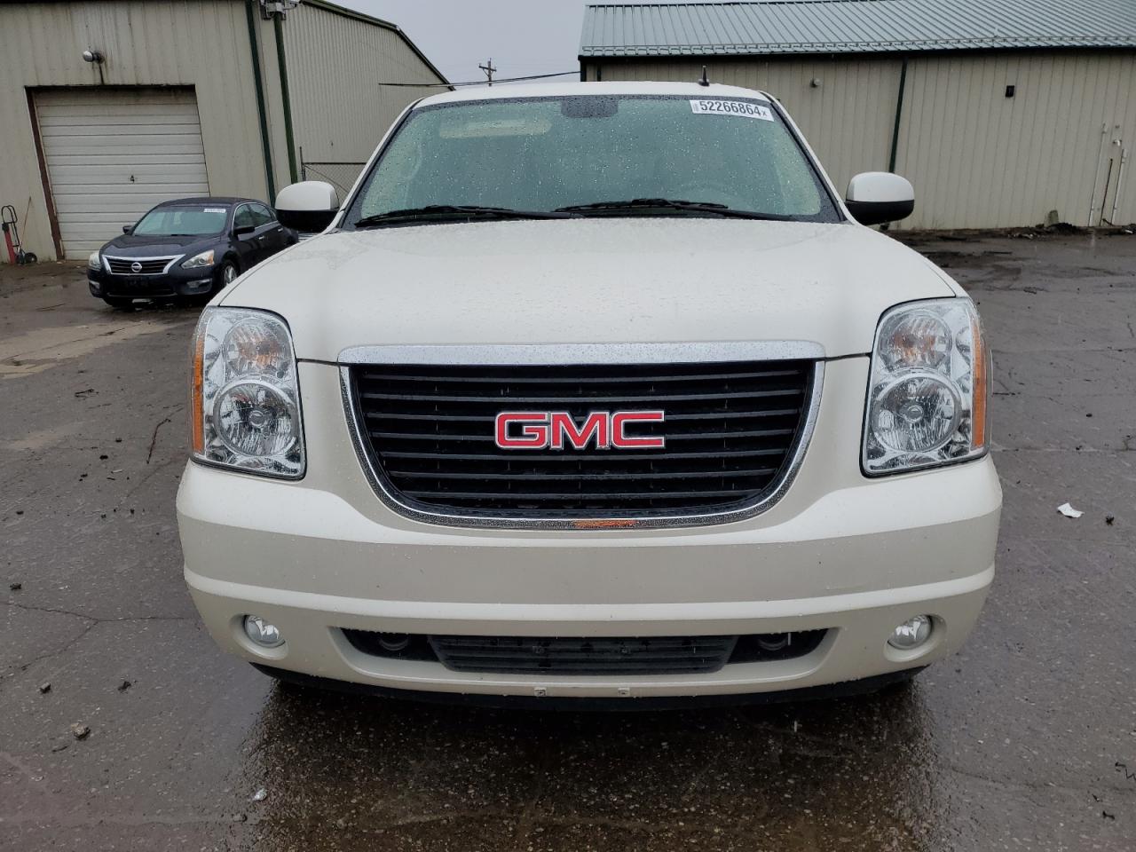 Photo 4 VIN: 1GKS2CE06BR109479 - GMC YUKON 