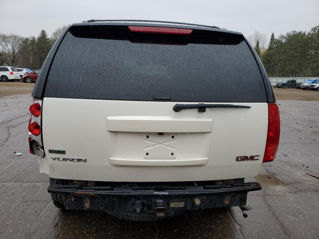 Photo 5 VIN: 1GKS2CE06BR109479 - GMC YUKON 