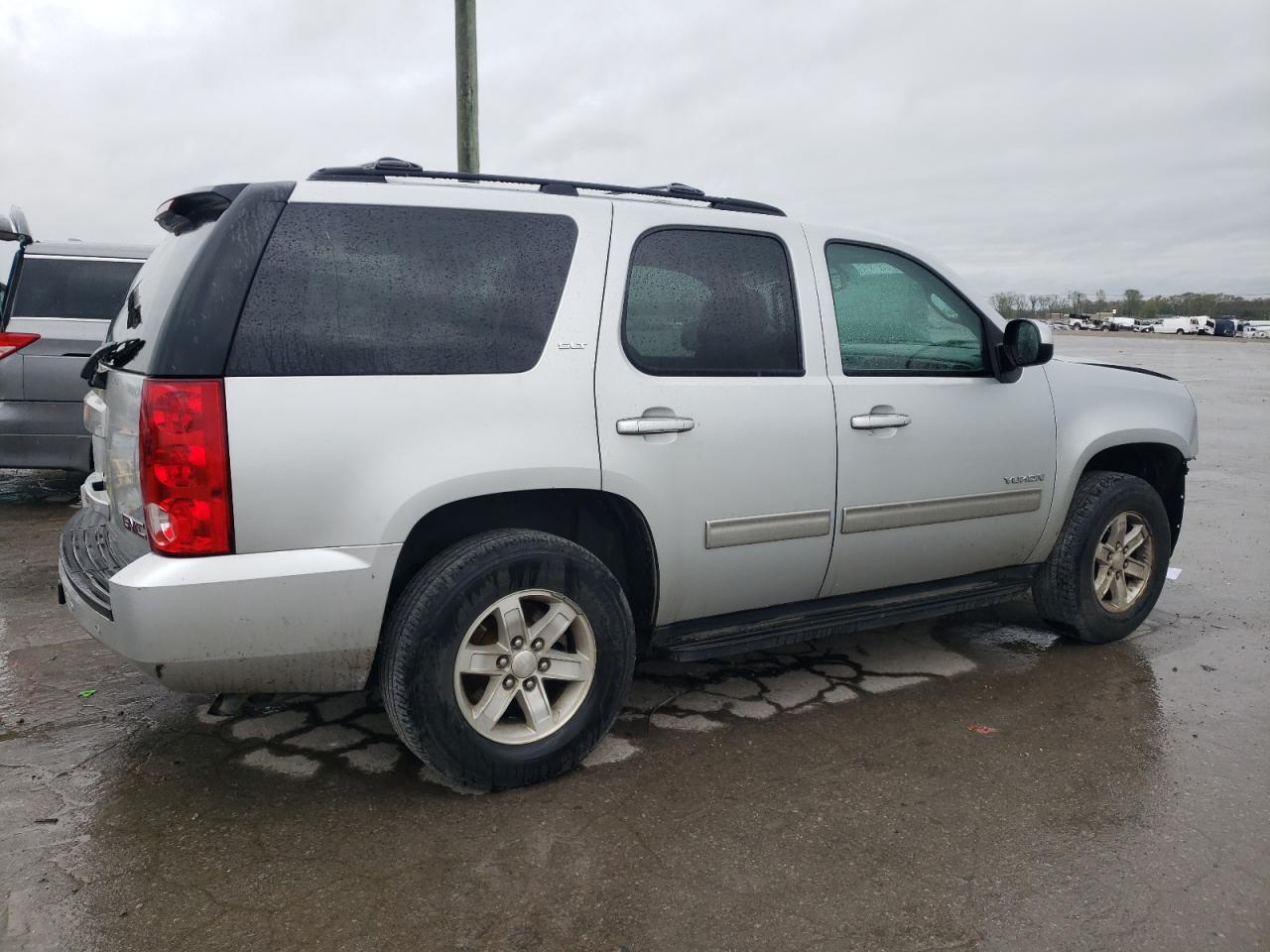 Photo 2 VIN: 1GKS2CE08ER104160 - GMC YUKON 