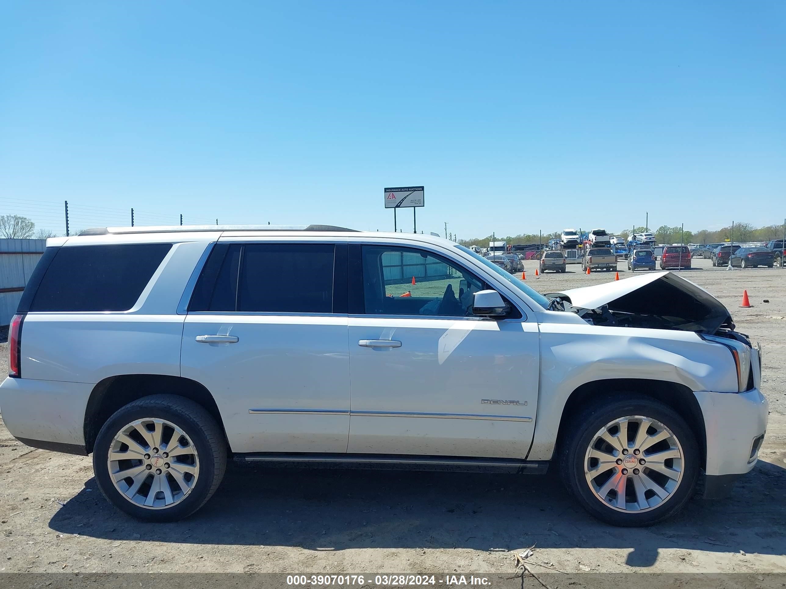 Photo 12 VIN: 1GKS2CKJ0GR402721 - GMC YUKON 