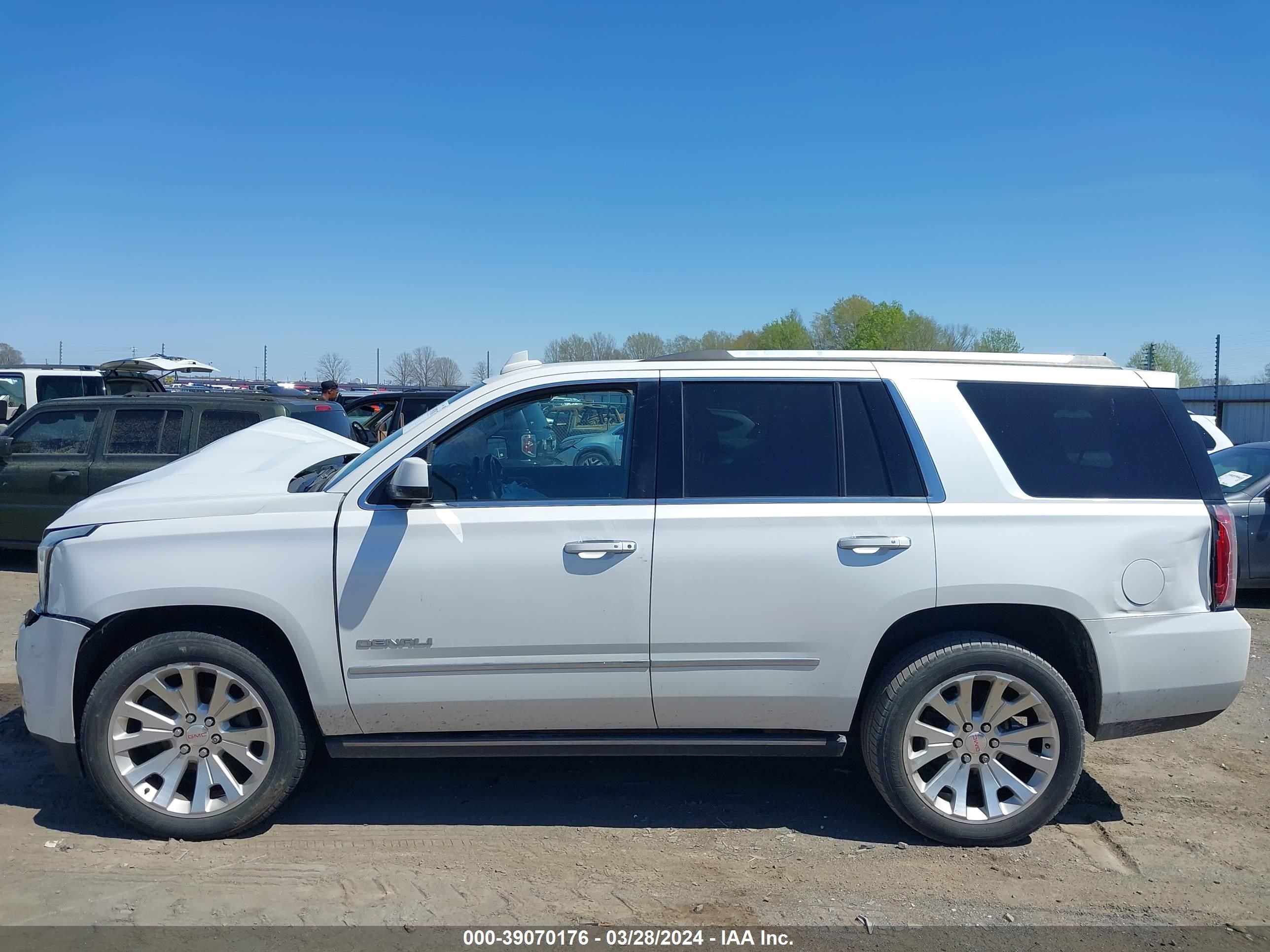 Photo 13 VIN: 1GKS2CKJ0GR402721 - GMC YUKON 