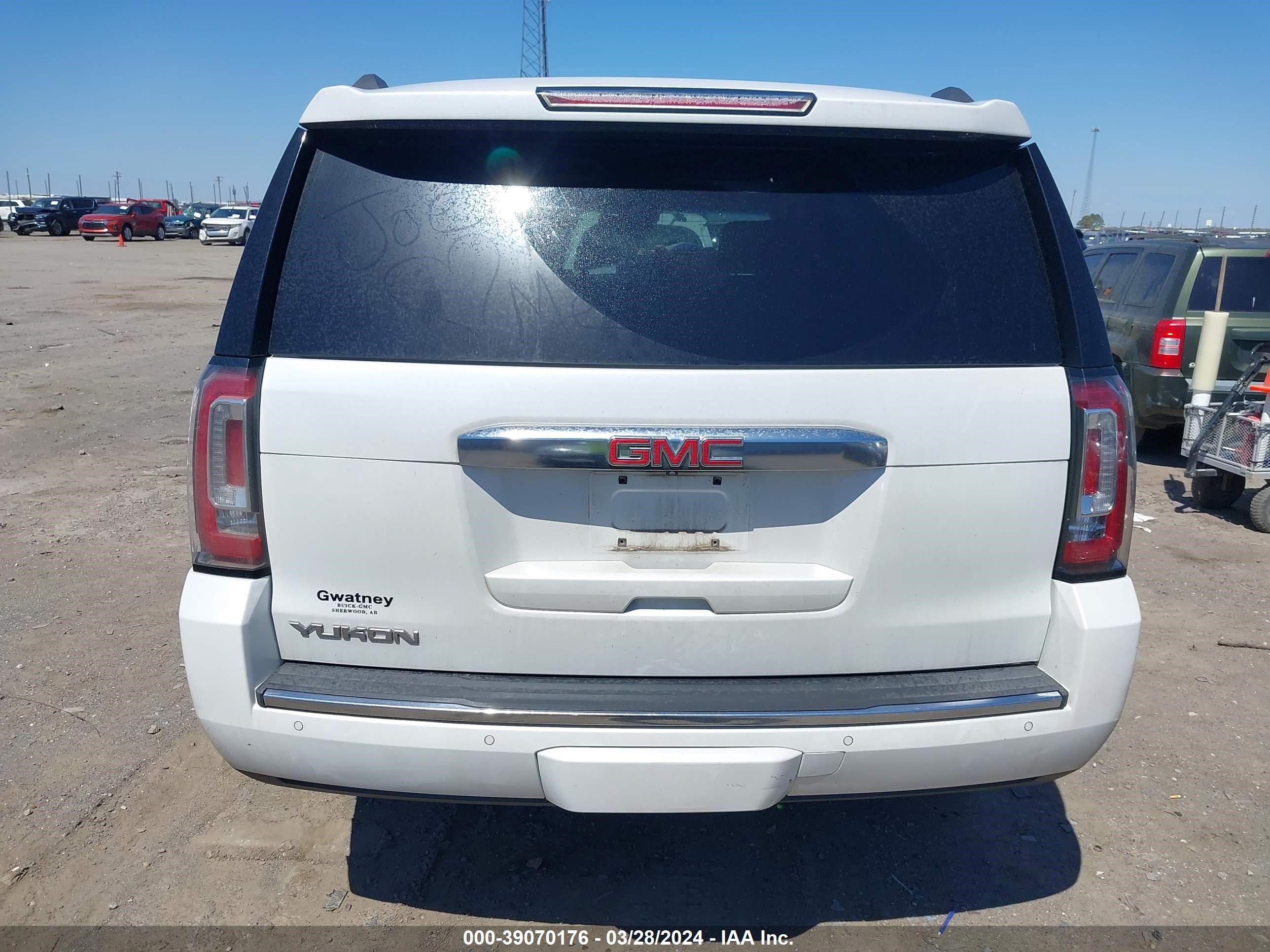 Photo 15 VIN: 1GKS2CKJ0GR402721 - GMC YUKON 