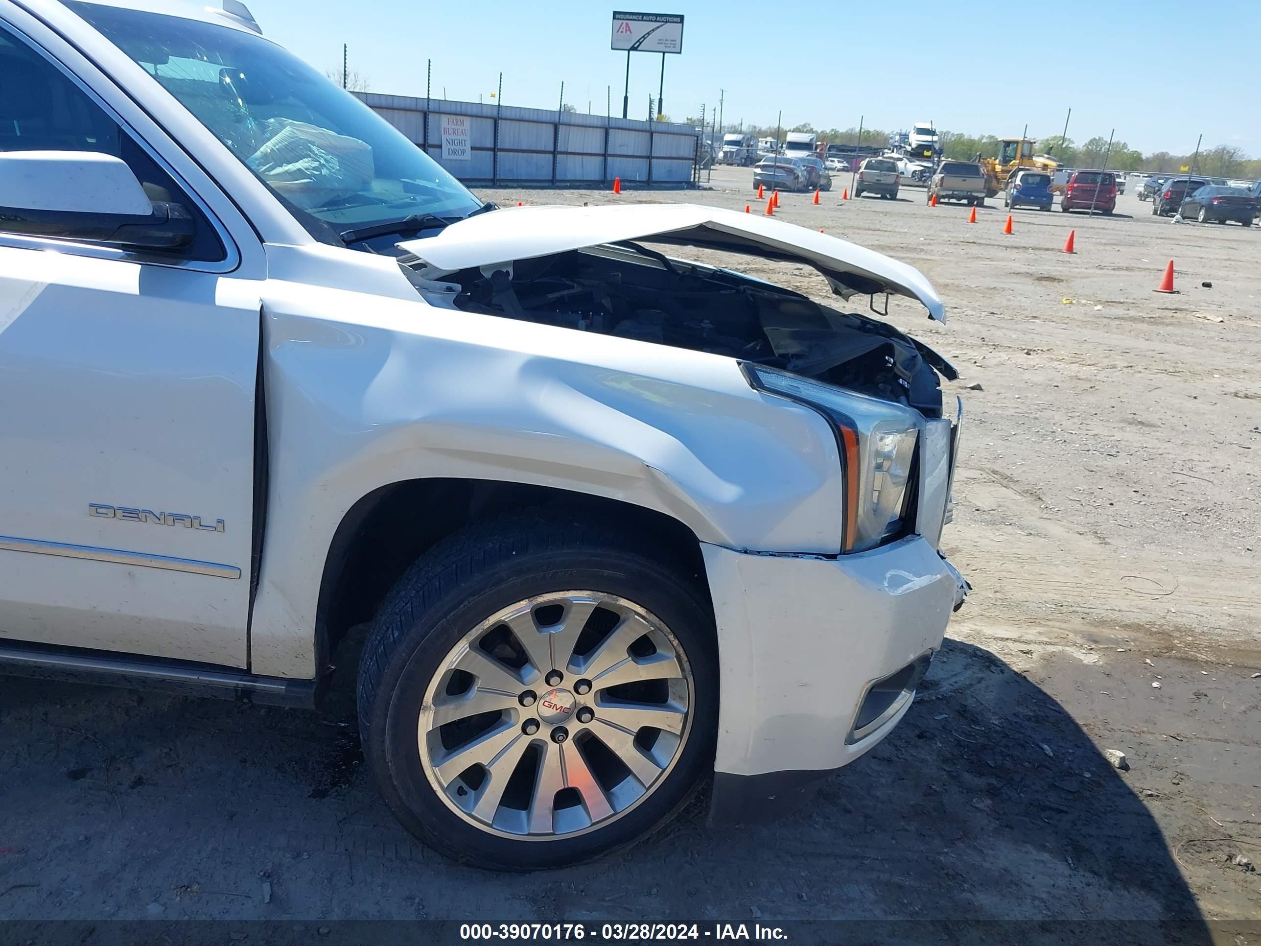 Photo 16 VIN: 1GKS2CKJ0GR402721 - GMC YUKON 