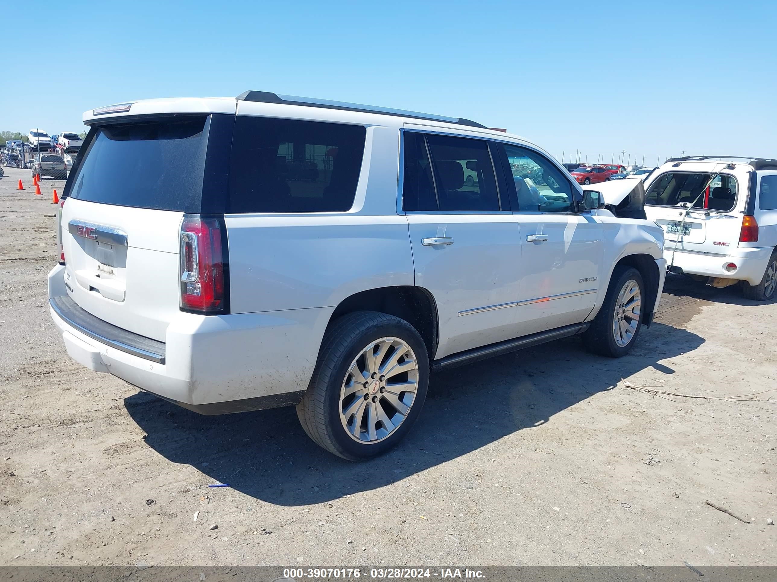 Photo 3 VIN: 1GKS2CKJ0GR402721 - GMC YUKON 