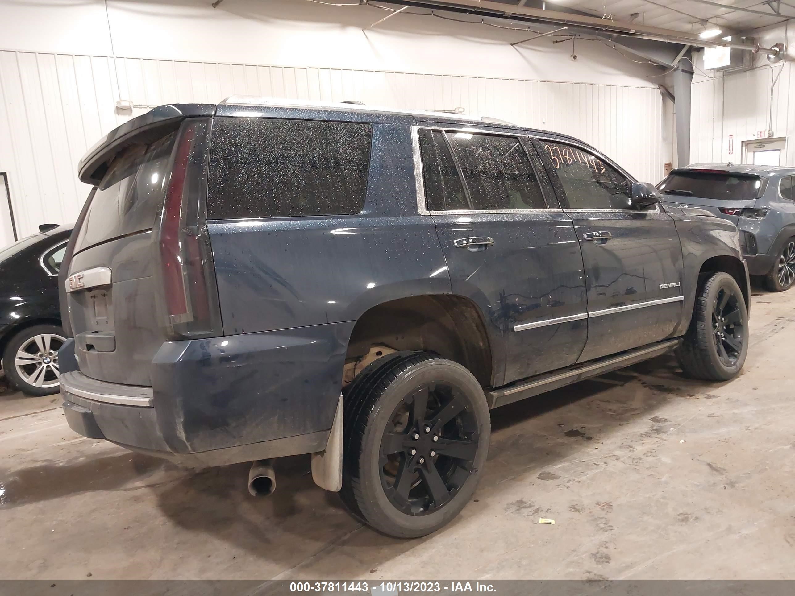 Photo 3 VIN: 1GKS2CKJ4JR156361 - GMC YUKON 