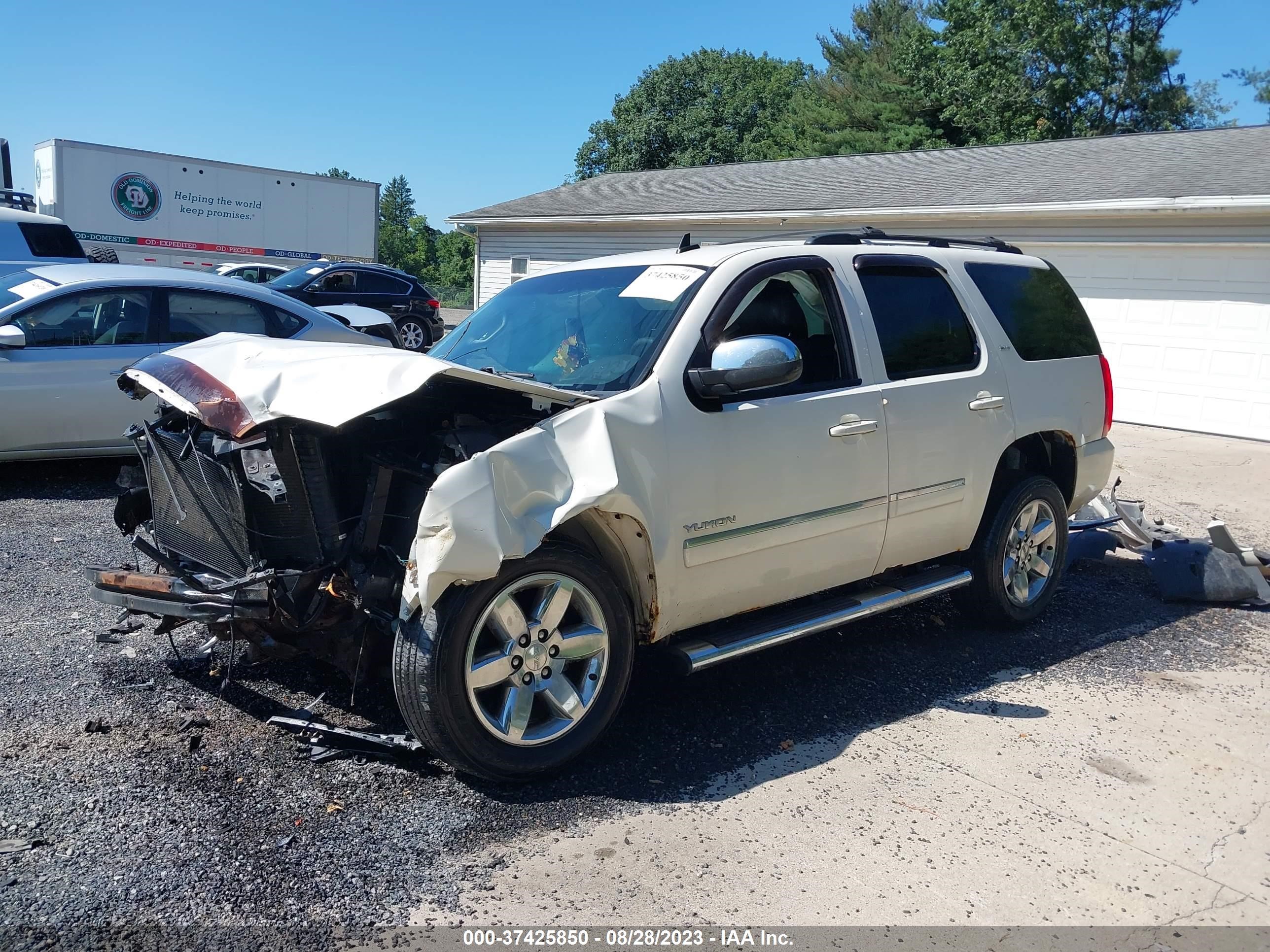 Photo 1 VIN: 1GKS2DE09BR243991 - GMC YUKON 