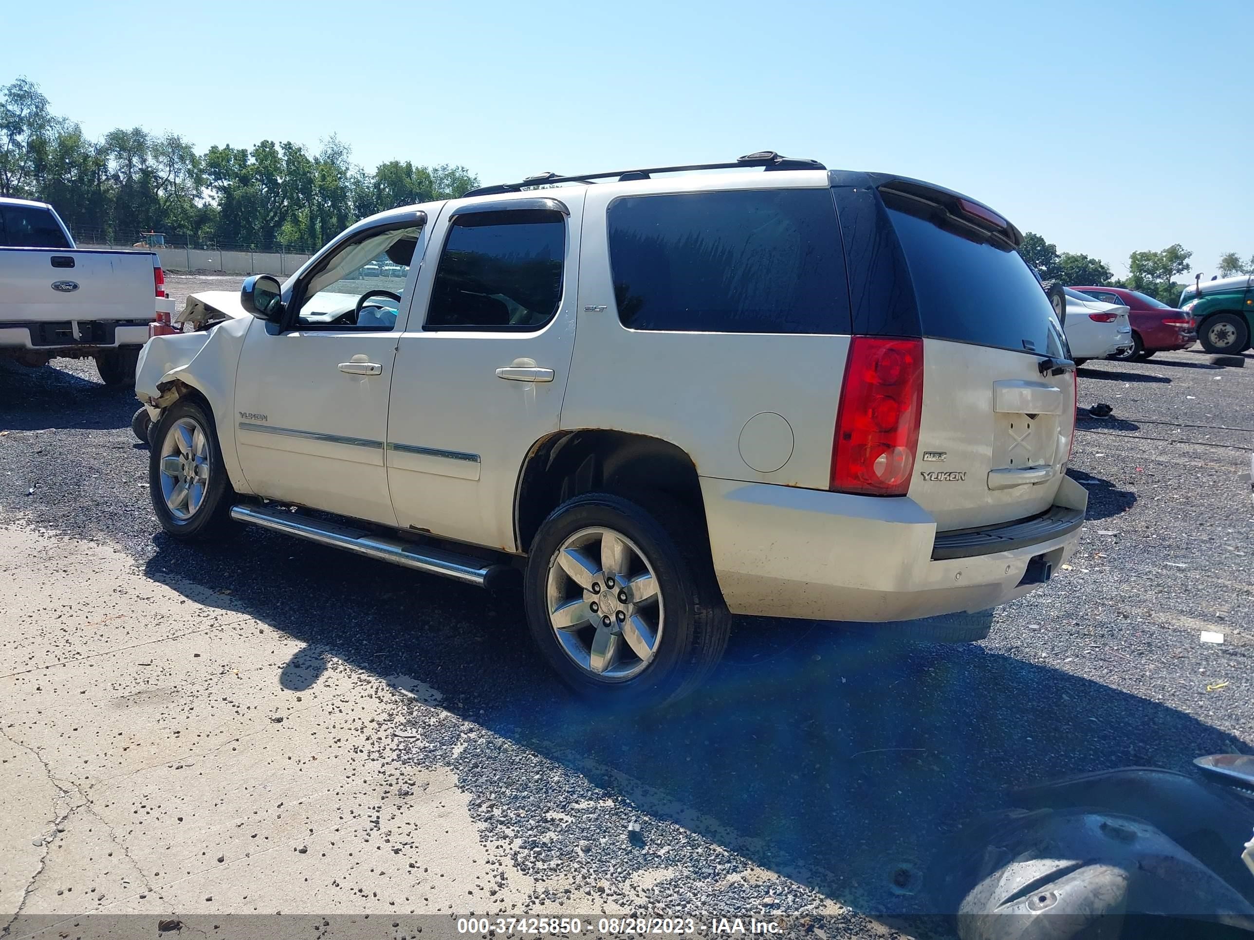 Photo 2 VIN: 1GKS2DE09BR243991 - GMC YUKON 