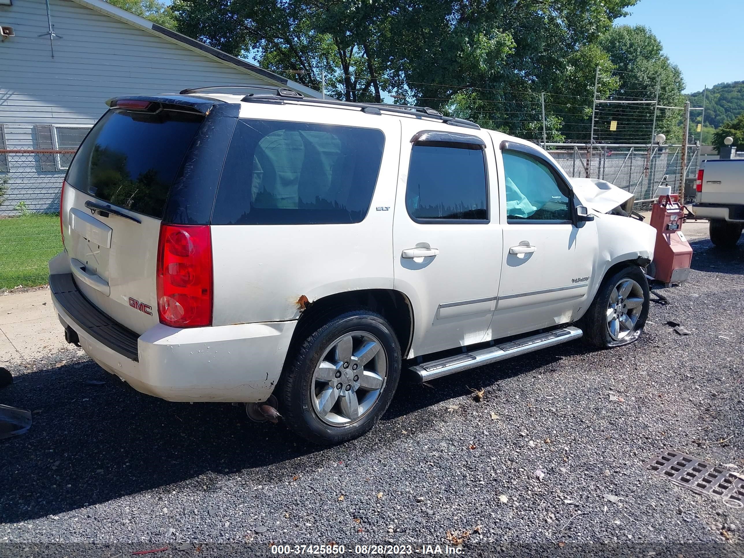 Photo 3 VIN: 1GKS2DE09BR243991 - GMC YUKON 