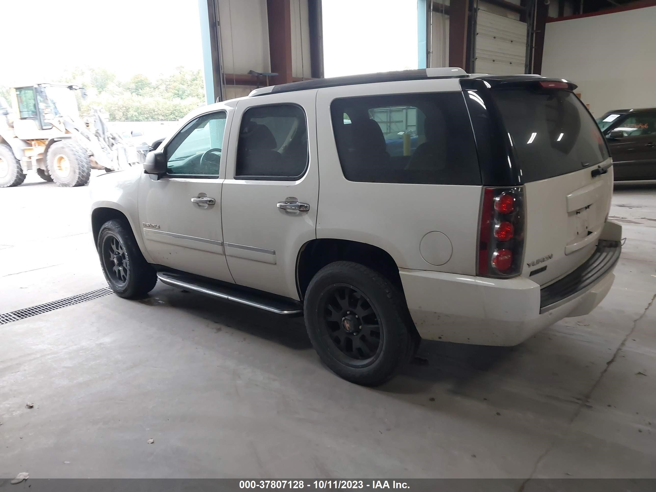 Photo 2 VIN: 1GKS2EEF0DR135417 - GMC YUKON 