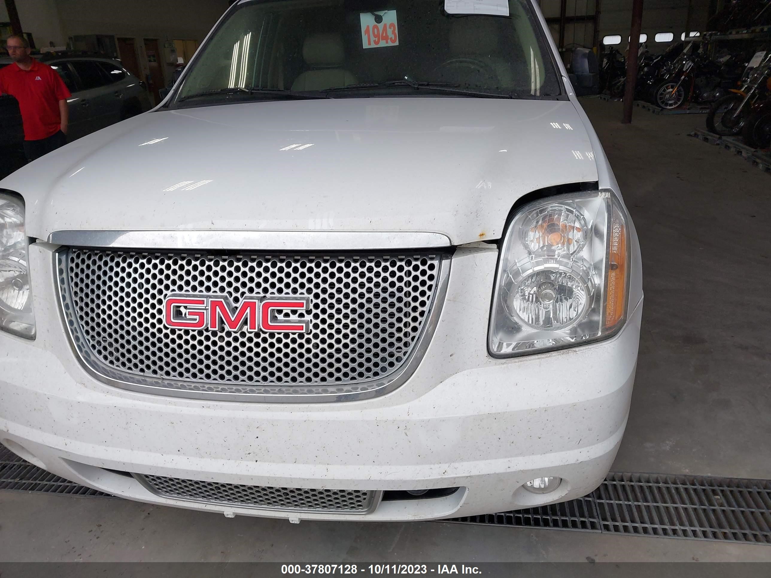 Photo 5 VIN: 1GKS2EEF0DR135417 - GMC YUKON 