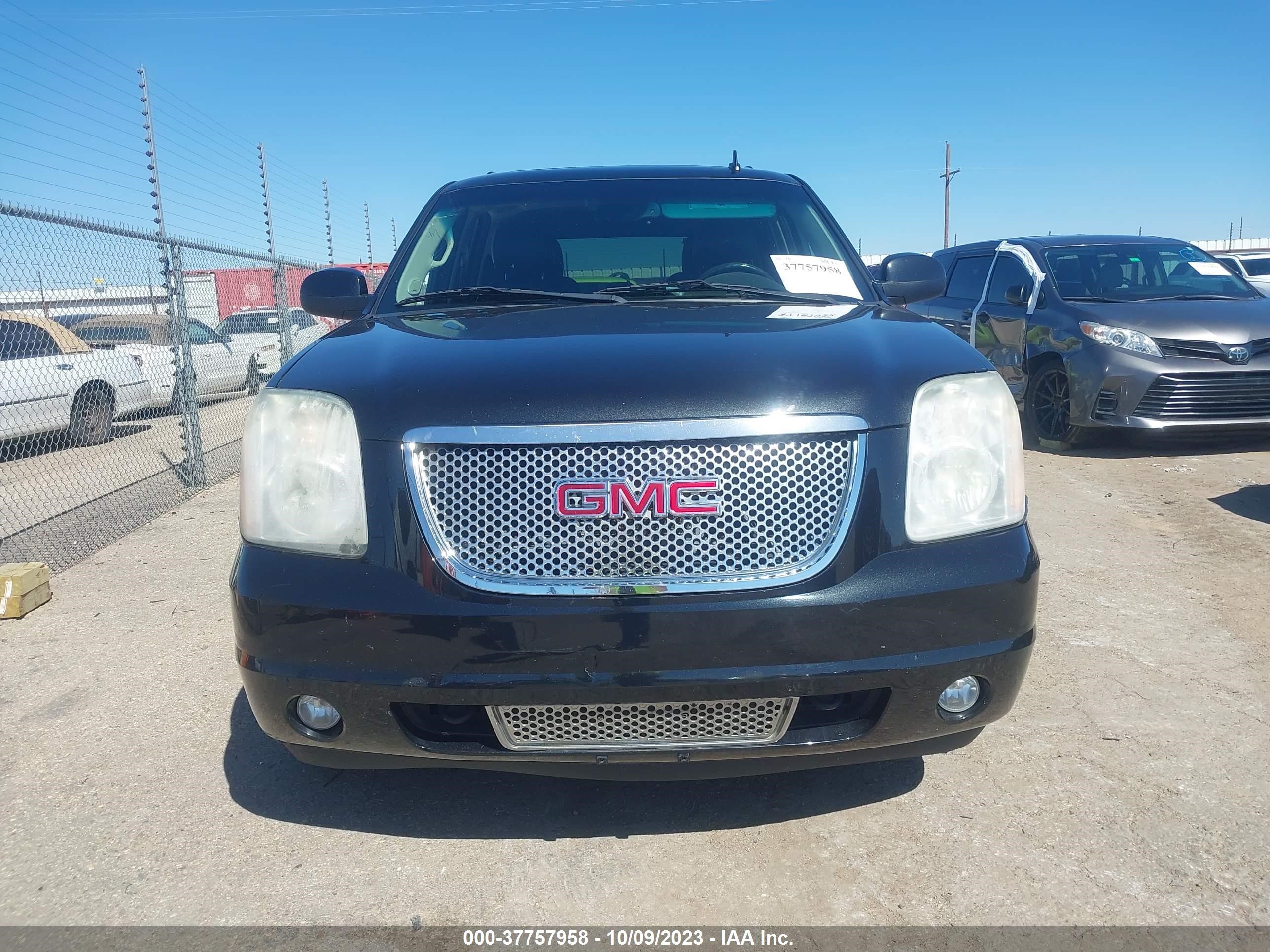 Photo 11 VIN: 1GKS2EEF1CR216599 - GMC YUKON 