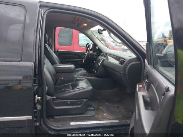 Photo 4 VIN: 1GKS2EEF6BR277901 - GMC YUKON 