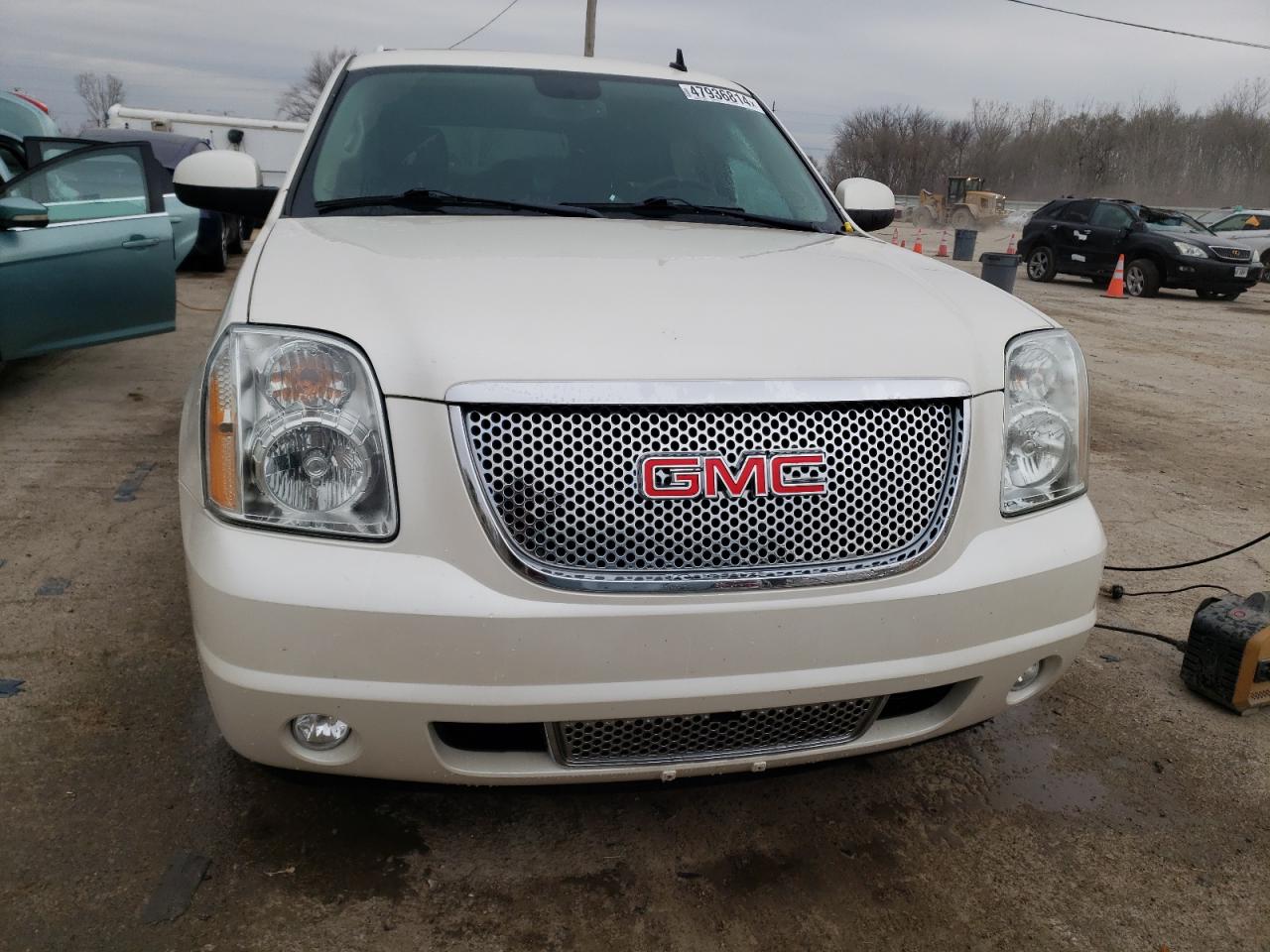 Photo 4 VIN: 1GKS2EEF6DR342118 - GMC YUKON 