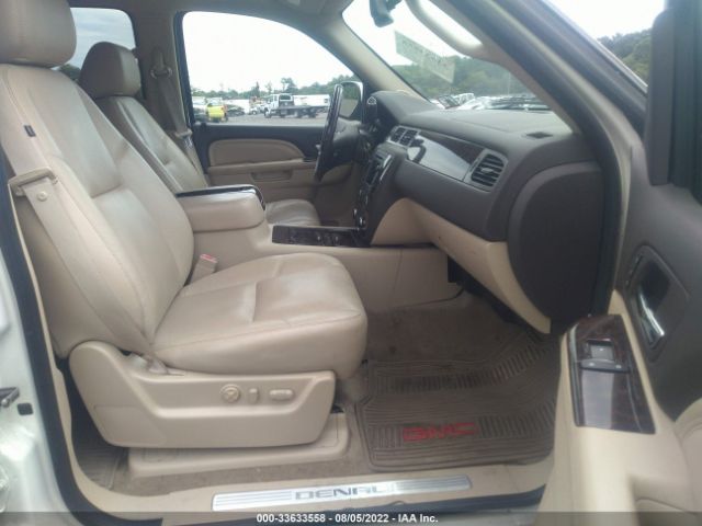 Photo 4 VIN: 1GKS2EEF8BR352145 - GMC YUKON 