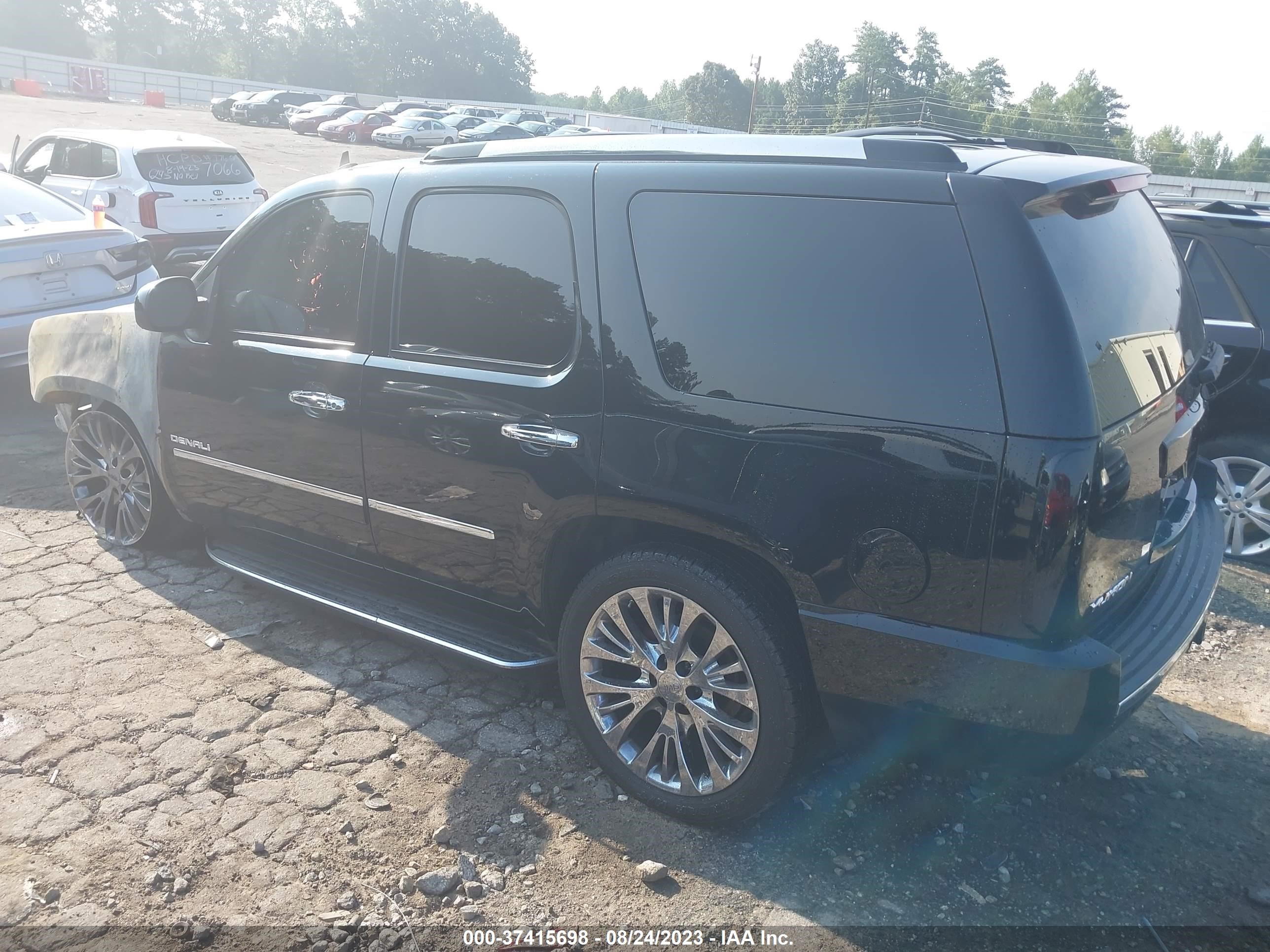 Photo 2 VIN: 1GKS2EEF8DR107381 - GMC YUKON 