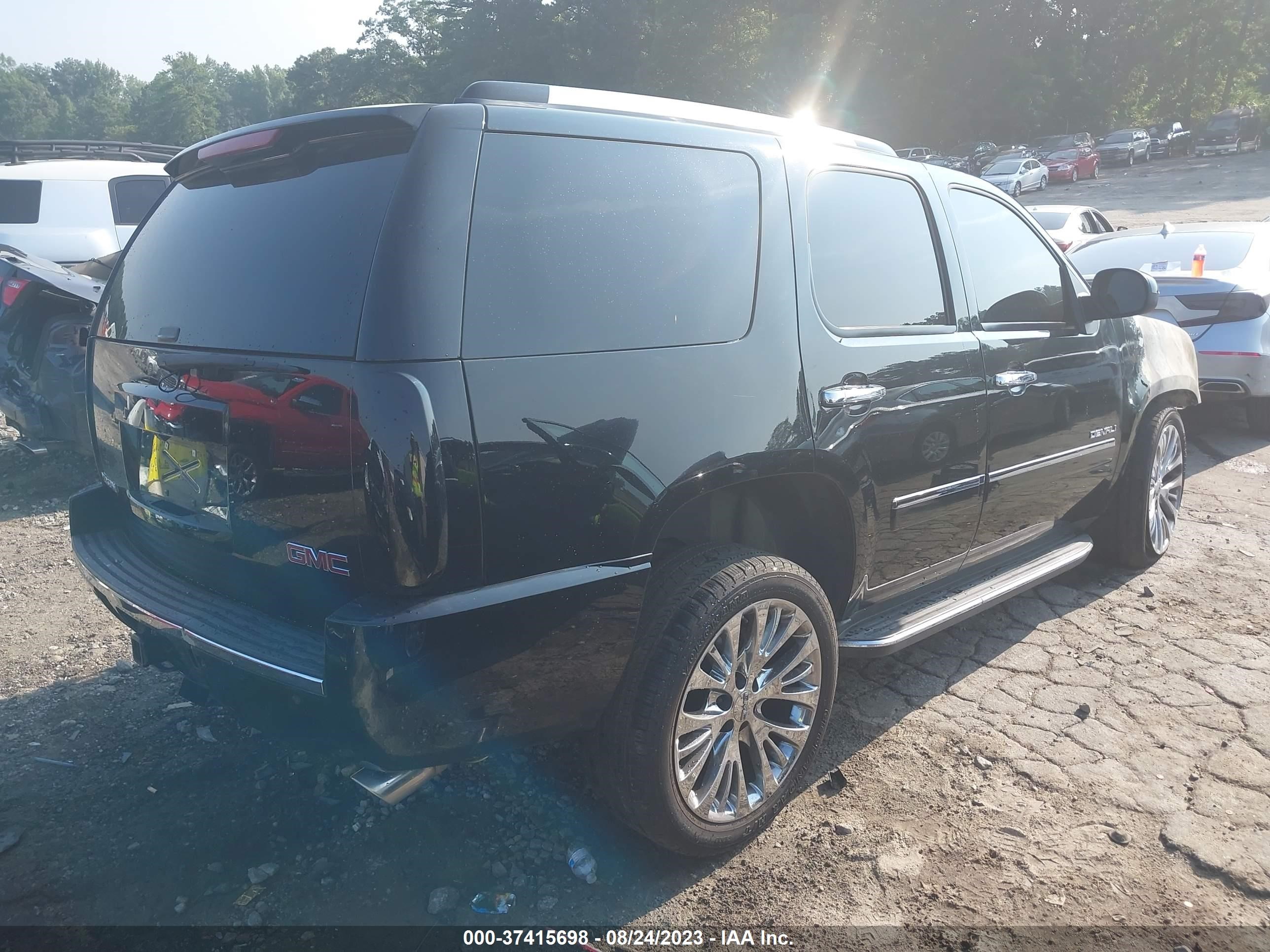 Photo 3 VIN: 1GKS2EEF8DR107381 - GMC YUKON 