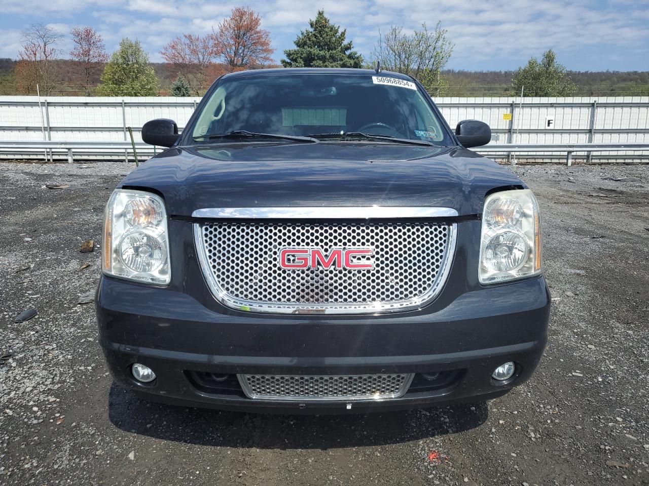 Photo 4 VIN: 1GKS2EEF9DR310778 - GMC YUKON 