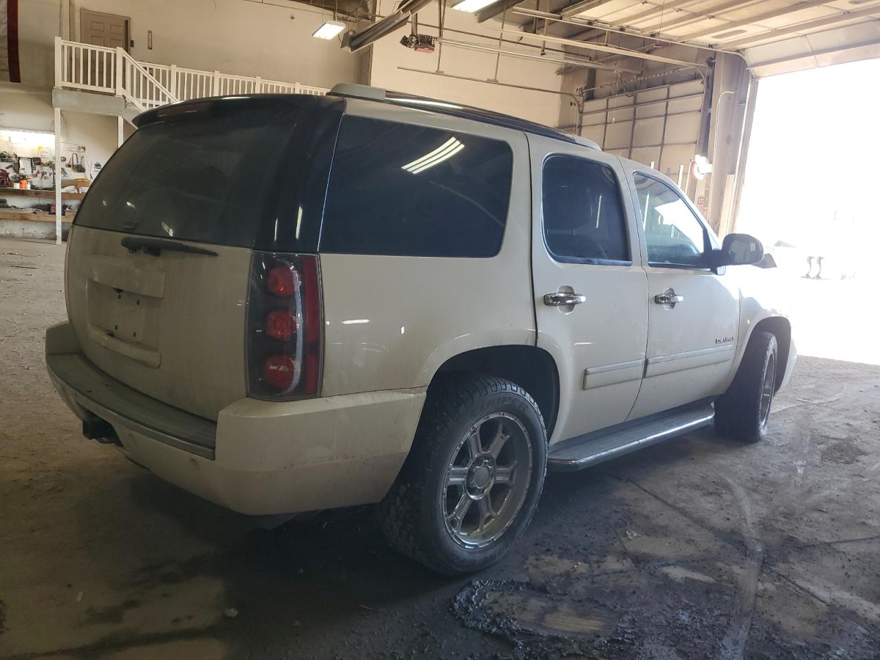 Photo 2 VIN: 1GKS2EEFXBR218995 - GMC YUKON 