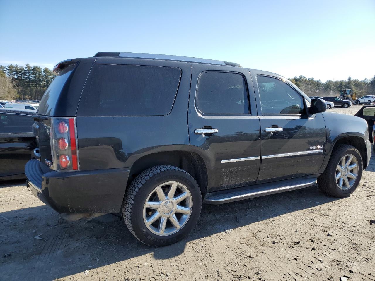 Photo 2 VIN: 1GKS2EEFXDR314239 - GMC YUKON 