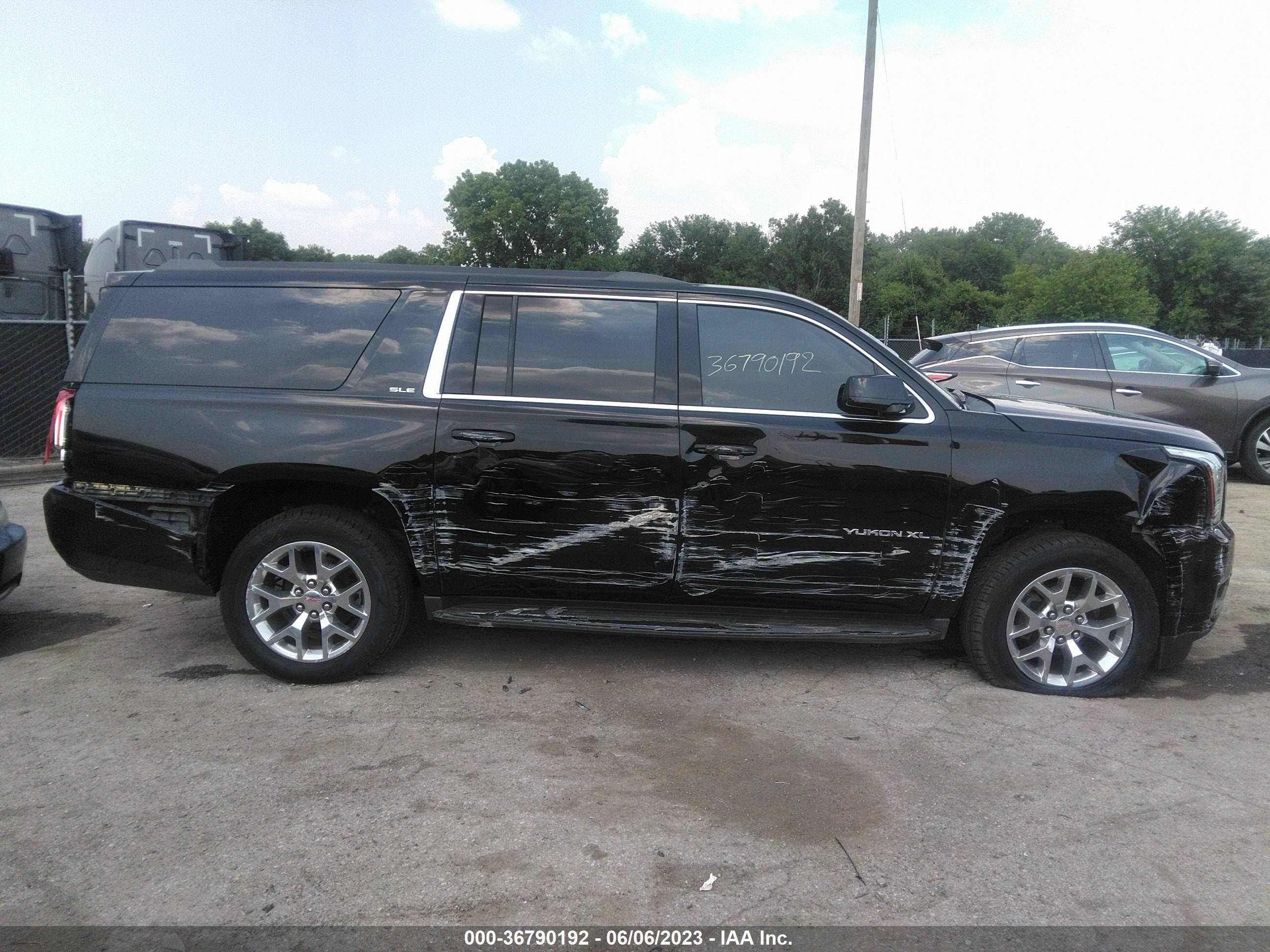 Photo 5 VIN: 1GKS2FKCXGR401420 - GMC YUKON 