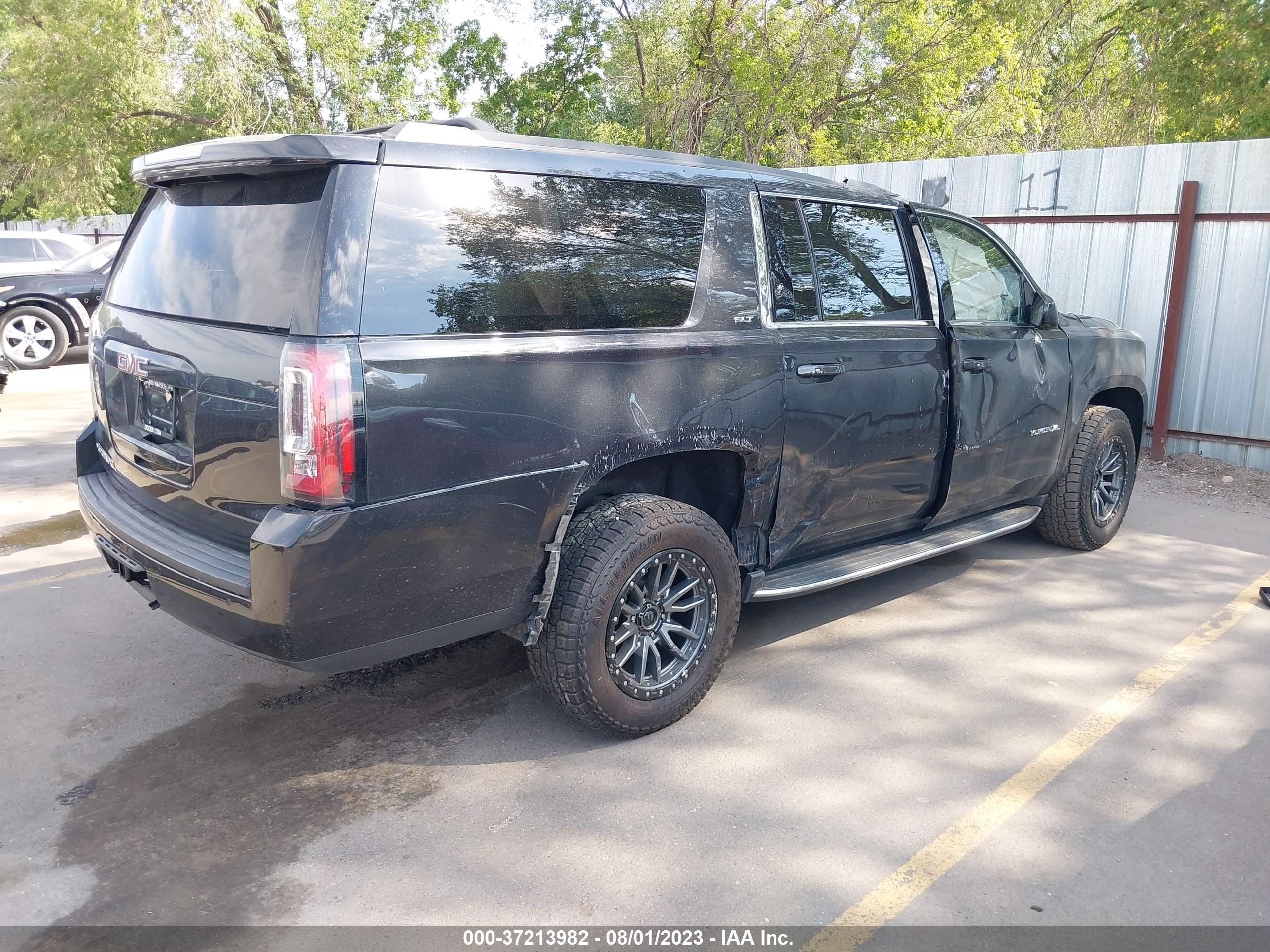 Photo 3 VIN: 1GKS2GKC2LR160890 - GMC YUKON 