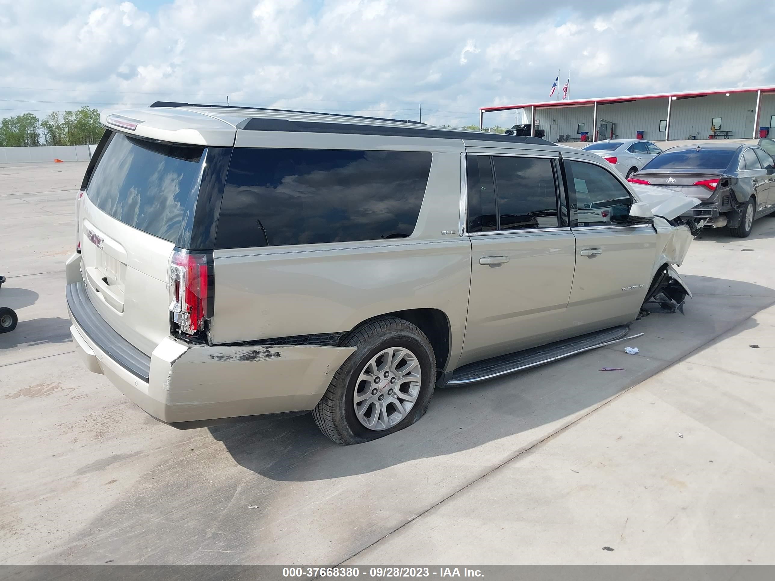 Photo 3 VIN: 1GKS2GKC5FR678416 - GMC YUKON 