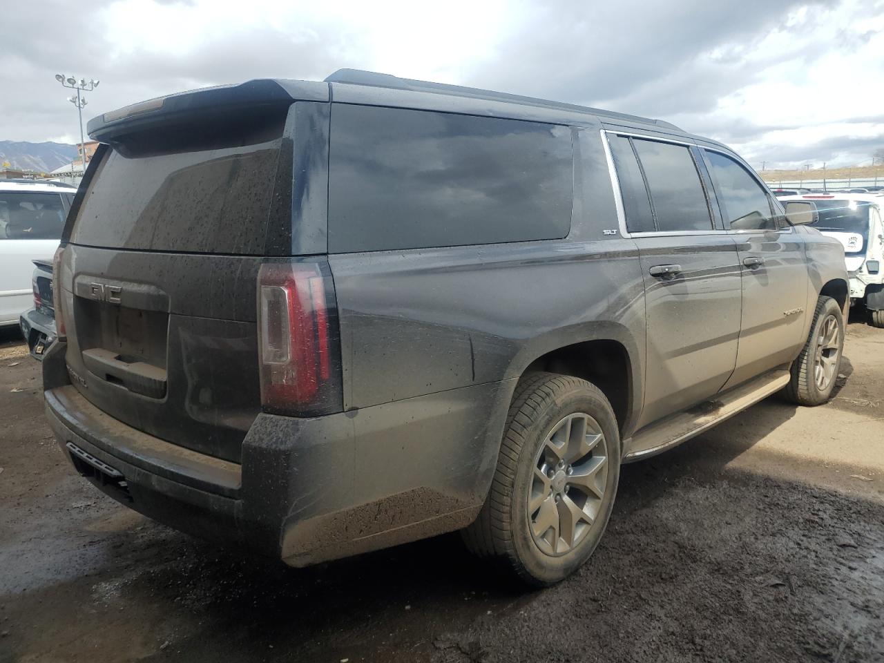 Photo 2 VIN: 1GKS2GKCXJR292020 - GMC YUKON 