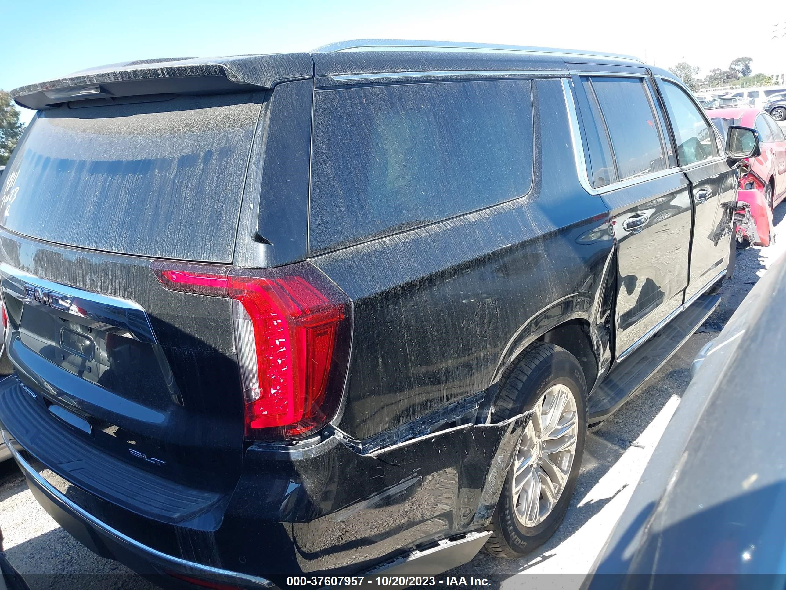 Photo 3 VIN: 1GKS2GKD0NR364700 - GMC YUKON 