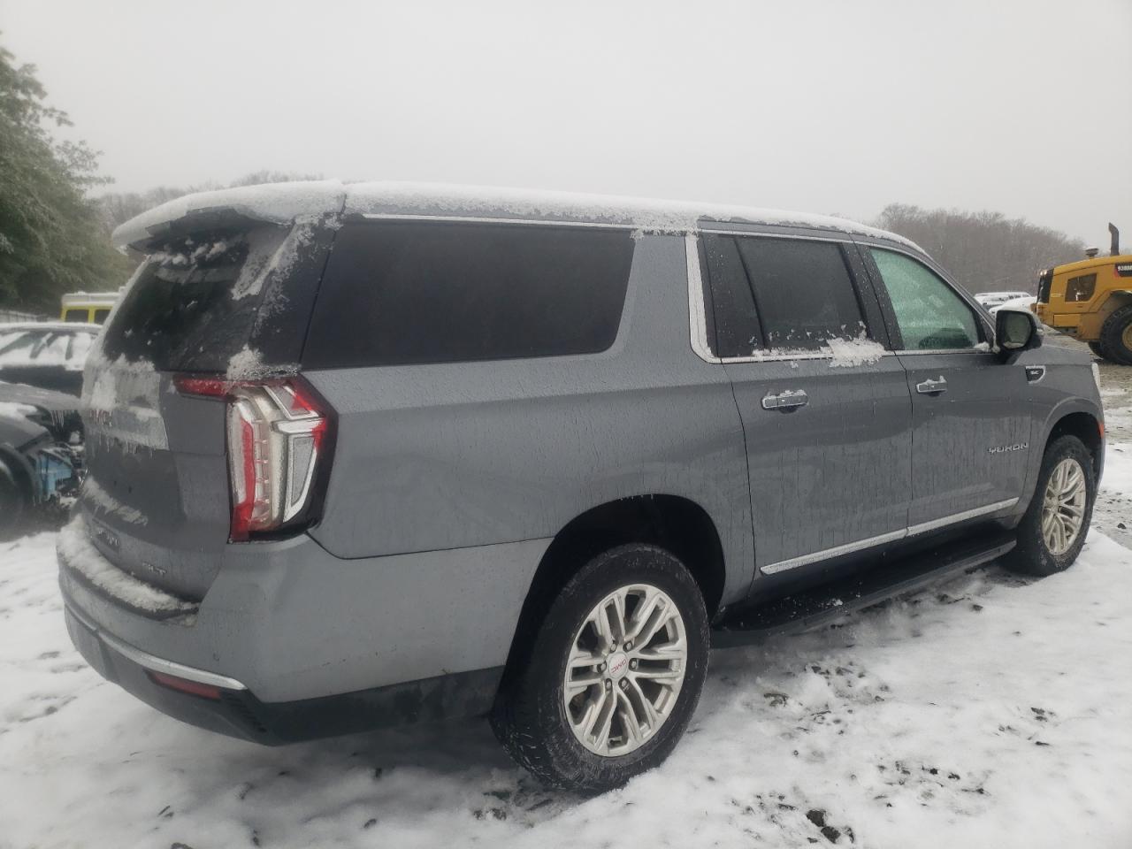 Photo 2 VIN: 1GKS2GKD6NR148334 - GMC YUKON 