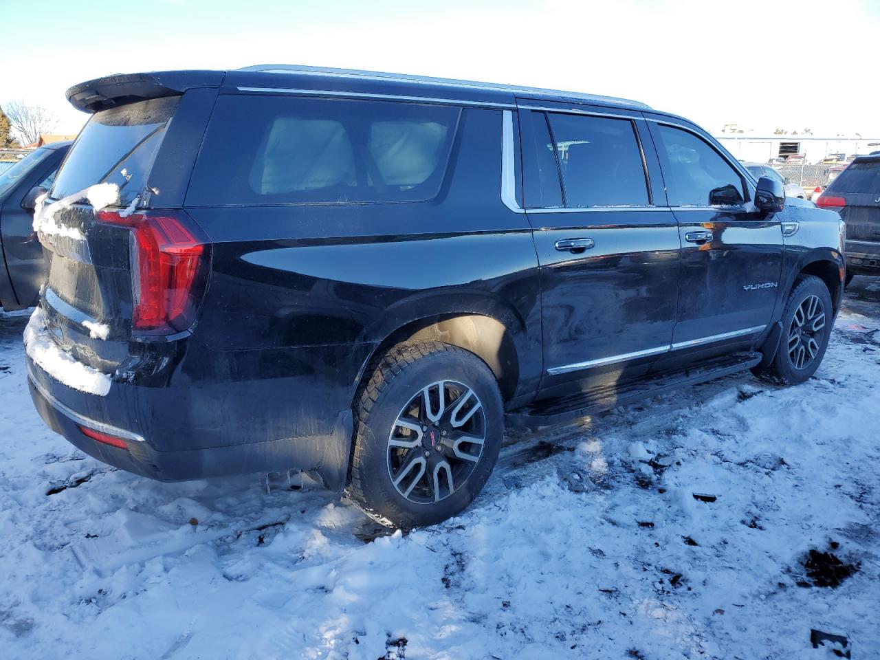 Photo 2 VIN: 1GKS2GKD7NR131817 - GMC YUKON 