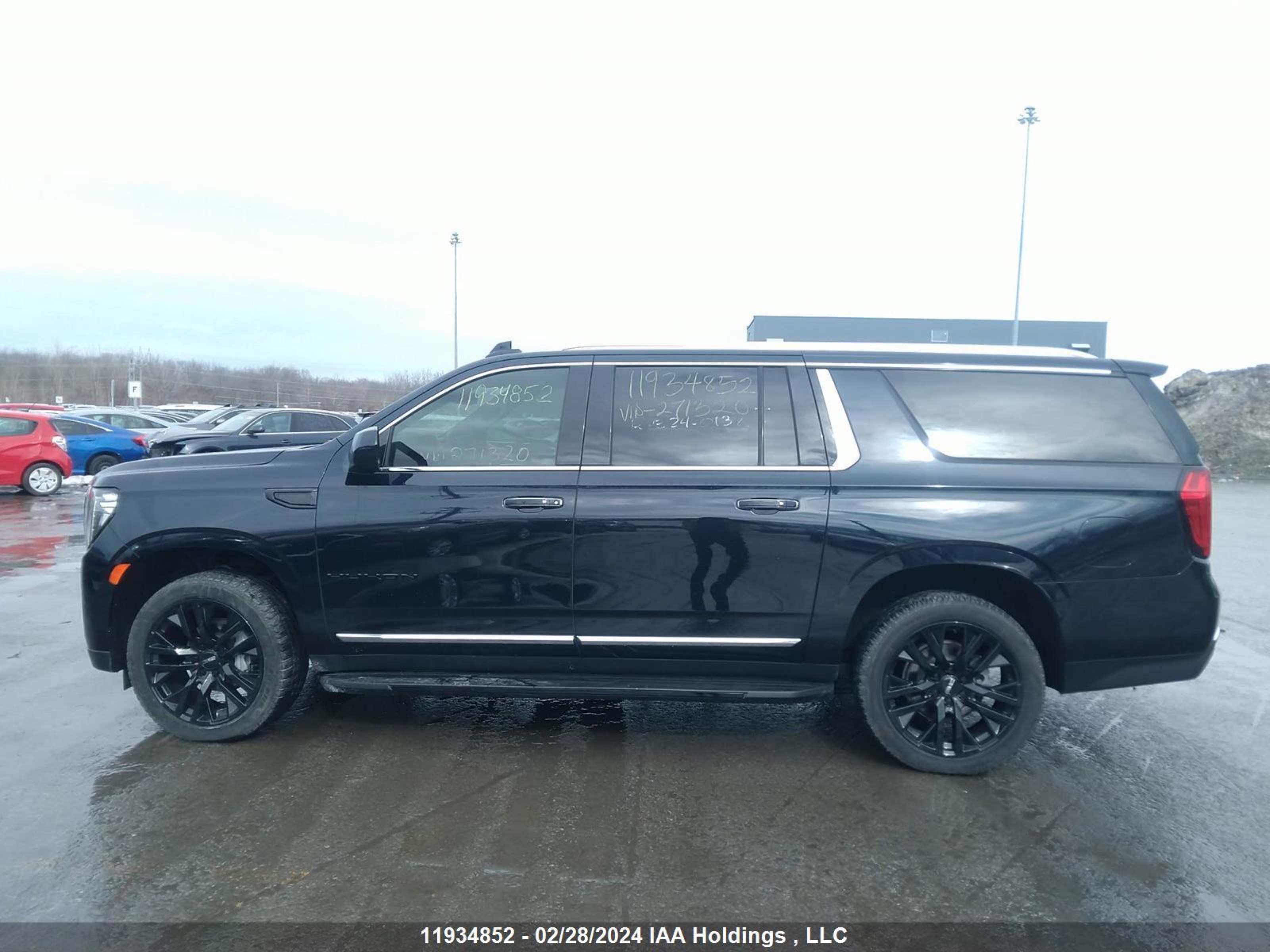 Photo 13 VIN: 1GKS2GKD7NR271320 - GMC YUKON 