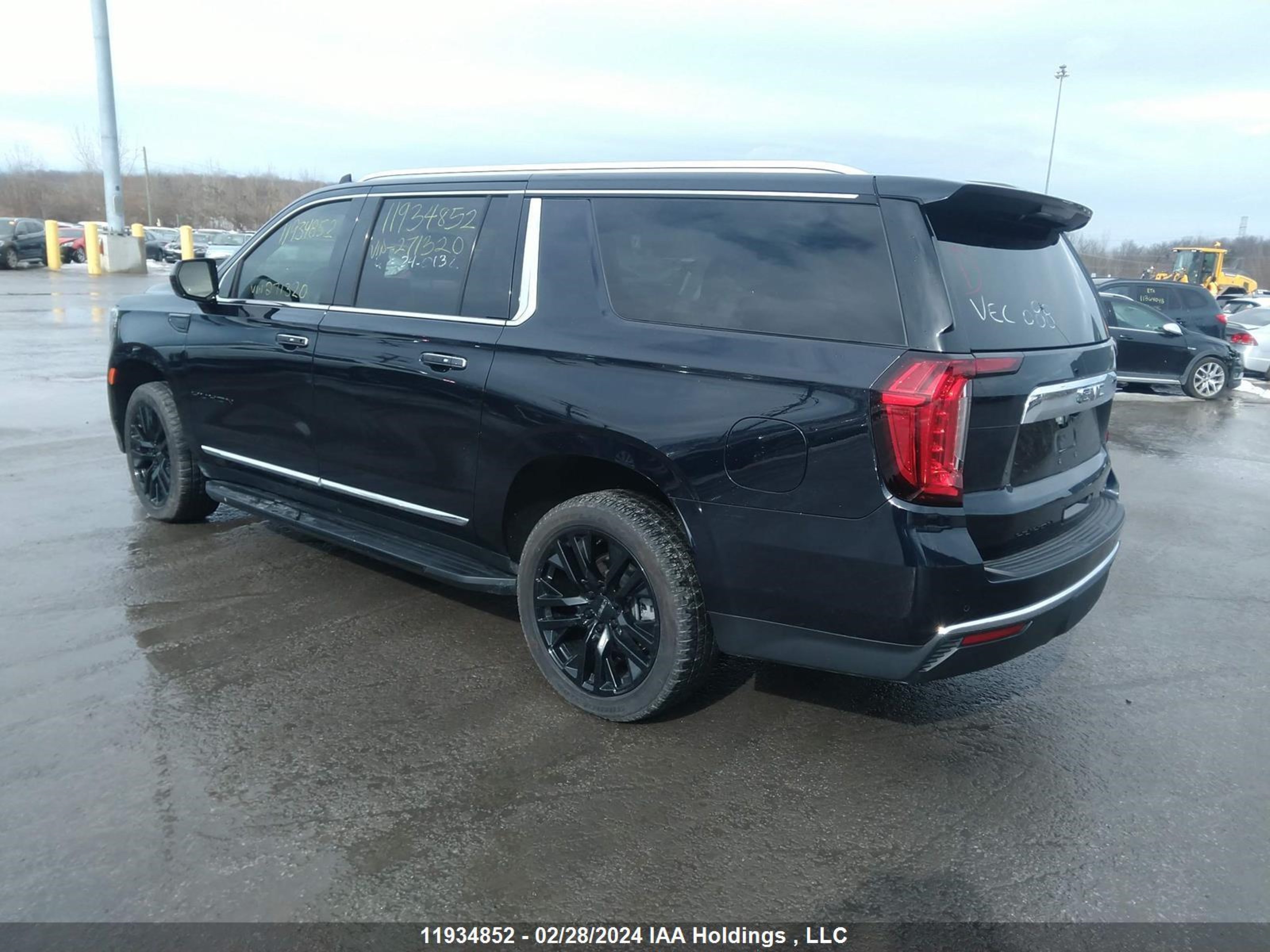 Photo 2 VIN: 1GKS2GKD7NR271320 - GMC YUKON 