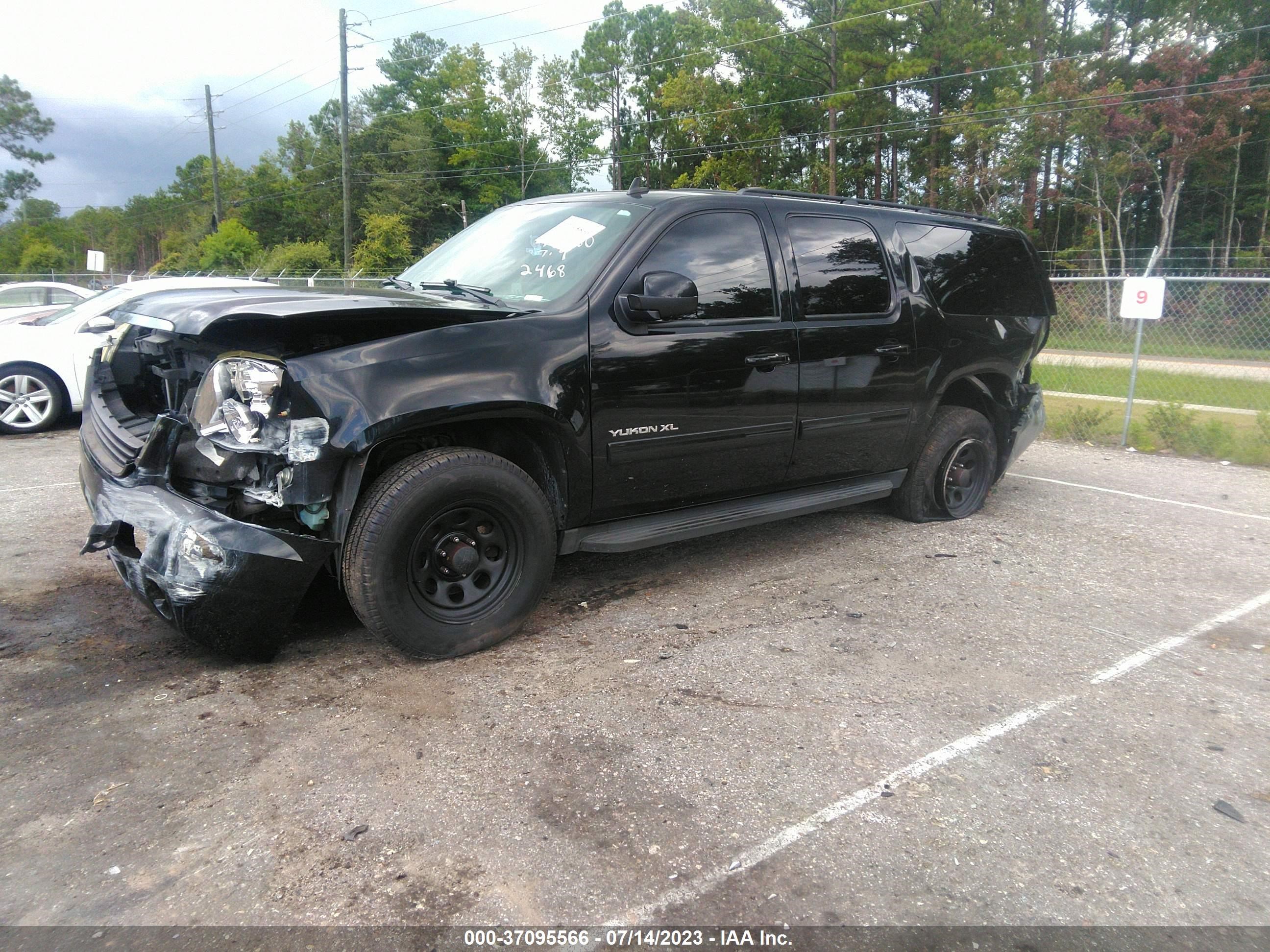 Photo 5 VIN: 1GKS2HE32BR392468 - GMC YUKON 