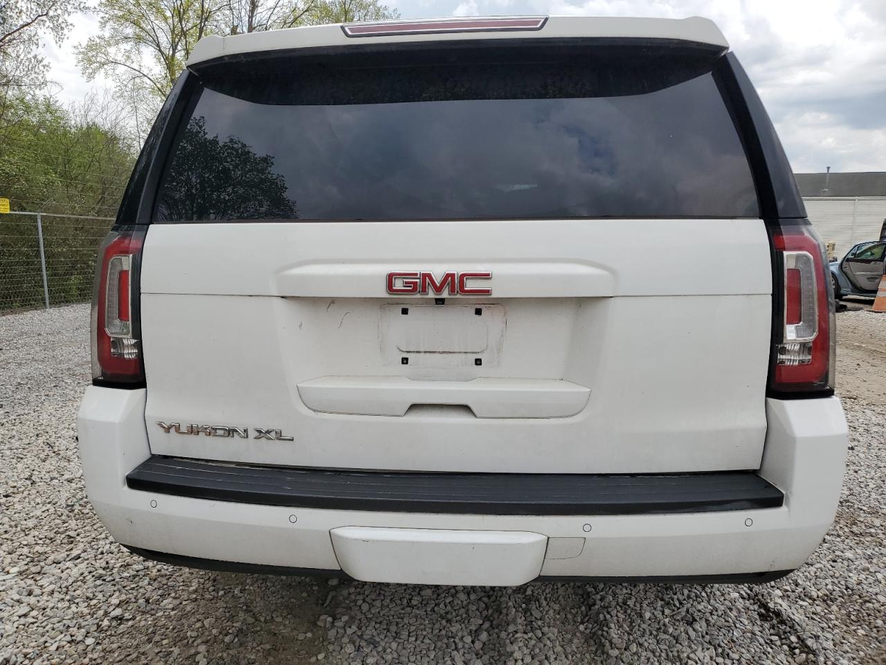 Photo 5 VIN: 1GKS2HKC2FR597718 - GMC YUKON 