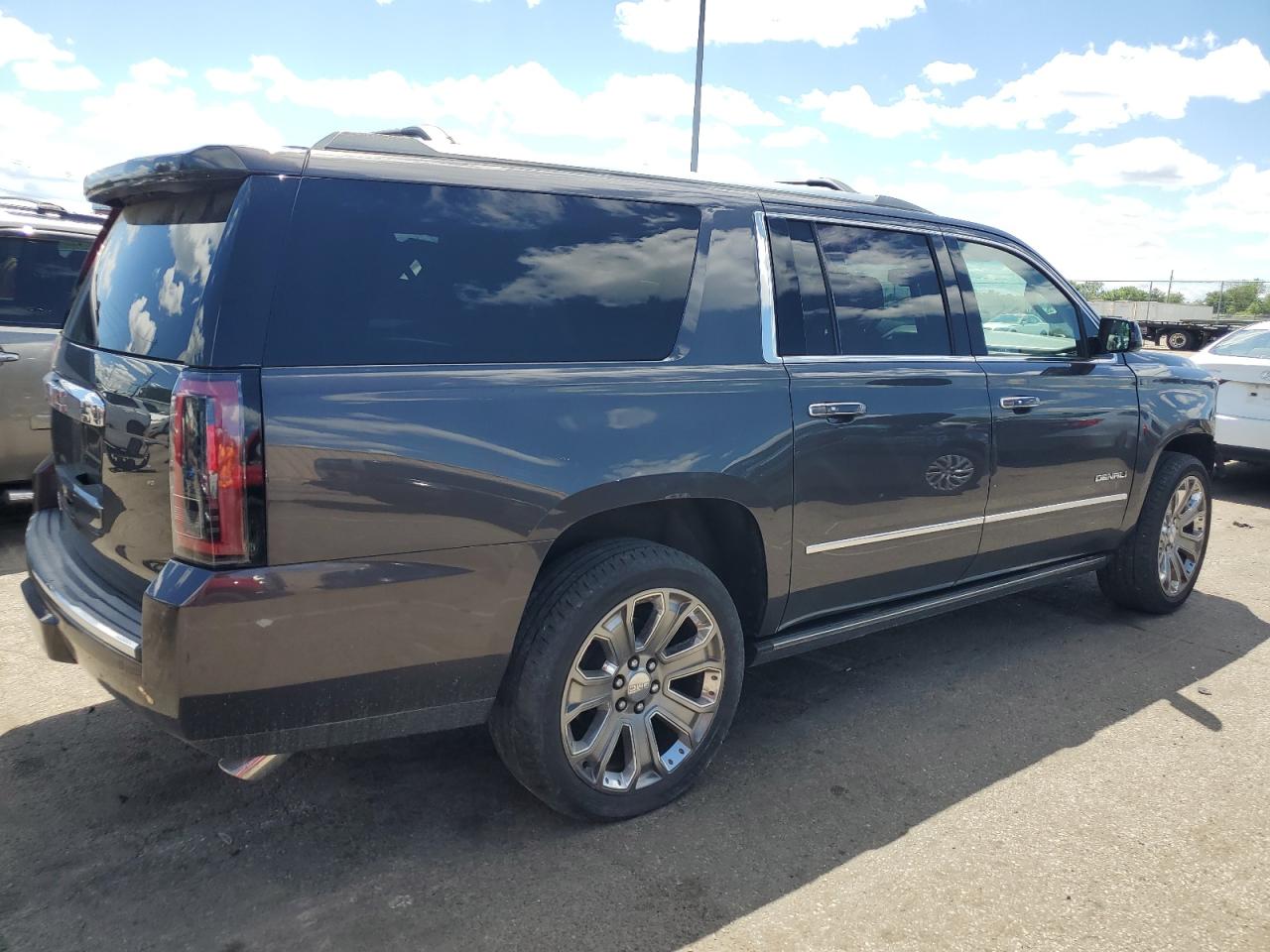 Photo 2 VIN: 1GKS2HKJ0GR377638 - GMC YUKON 