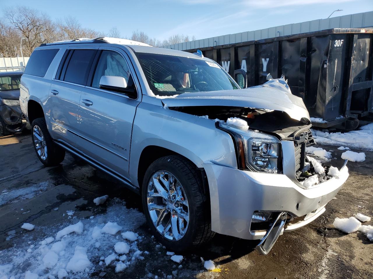 Photo 3 VIN: 1GKS2HKJ0JR330231 - GMC YUKON 