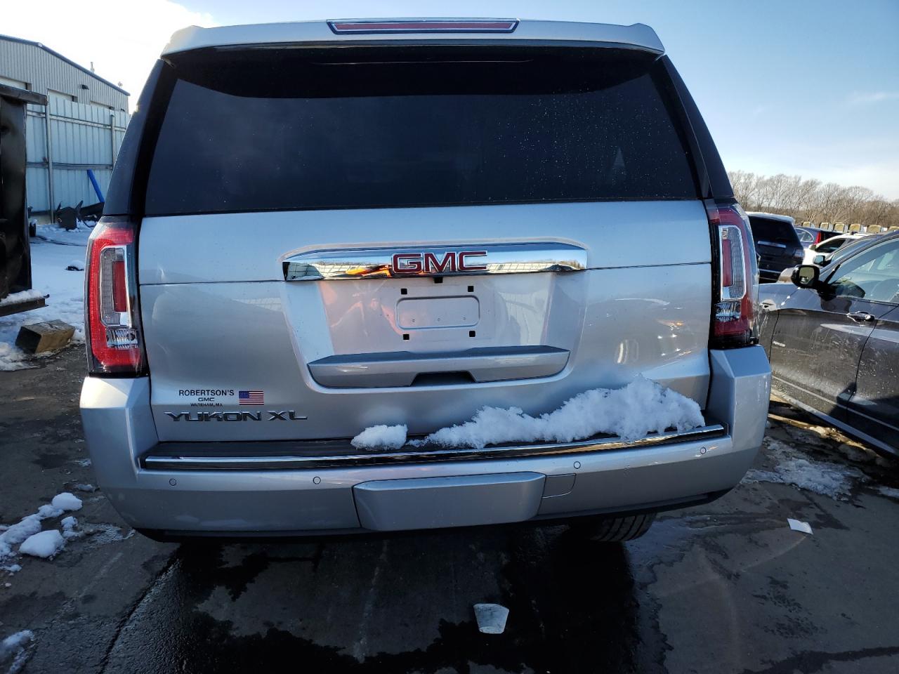 Photo 5 VIN: 1GKS2HKJ0JR330231 - GMC YUKON 